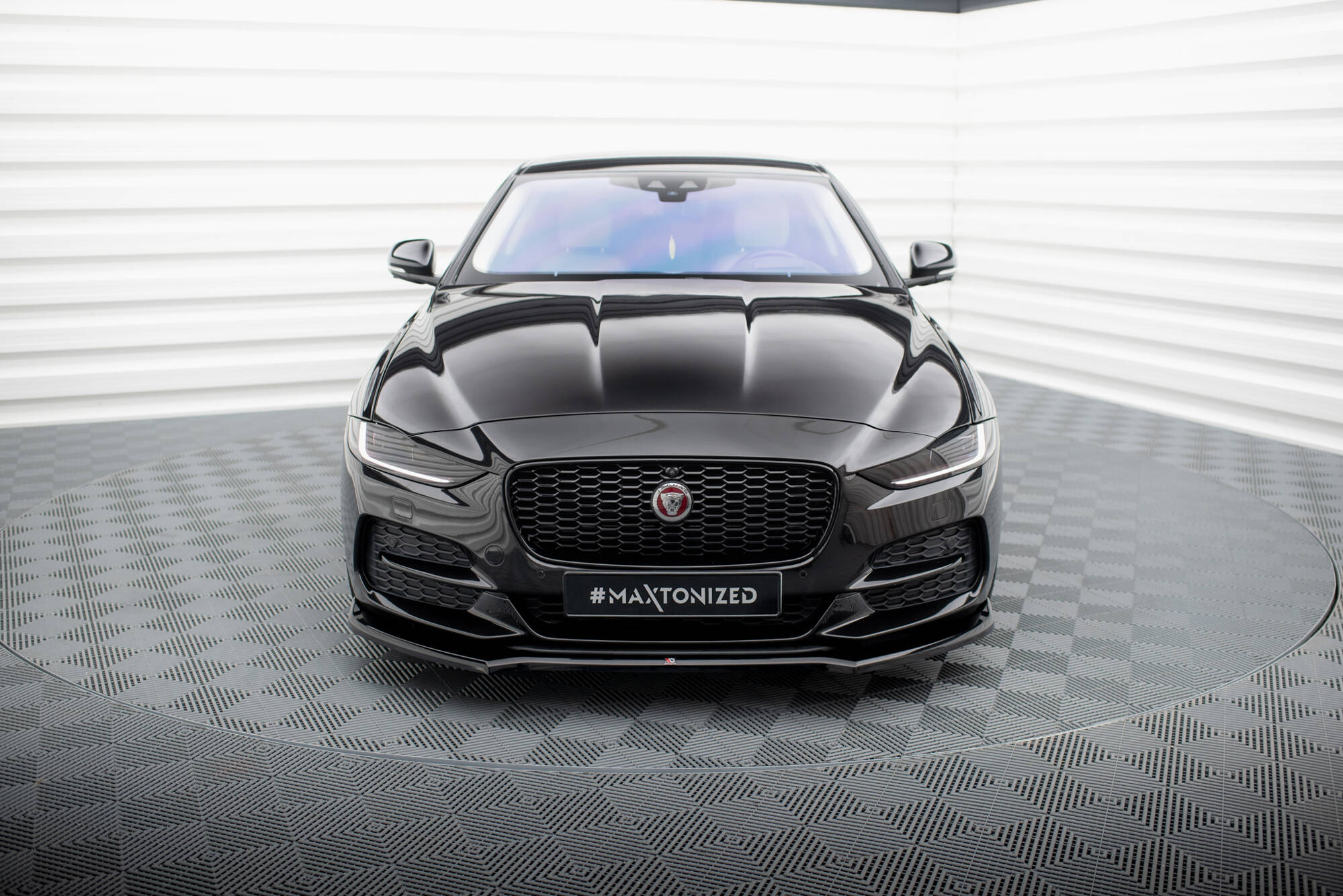 Front Splitter V.1 Jaguar XE X760 Facelift - Image 2