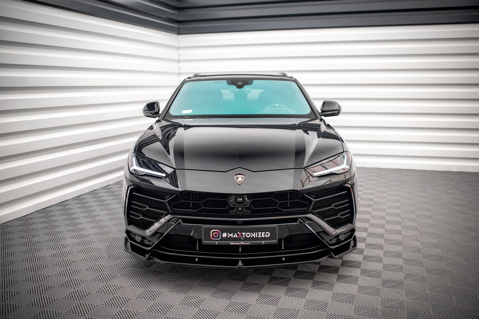 Front Splitter V.1 Lamborghini Urus Mk1 - Image 2