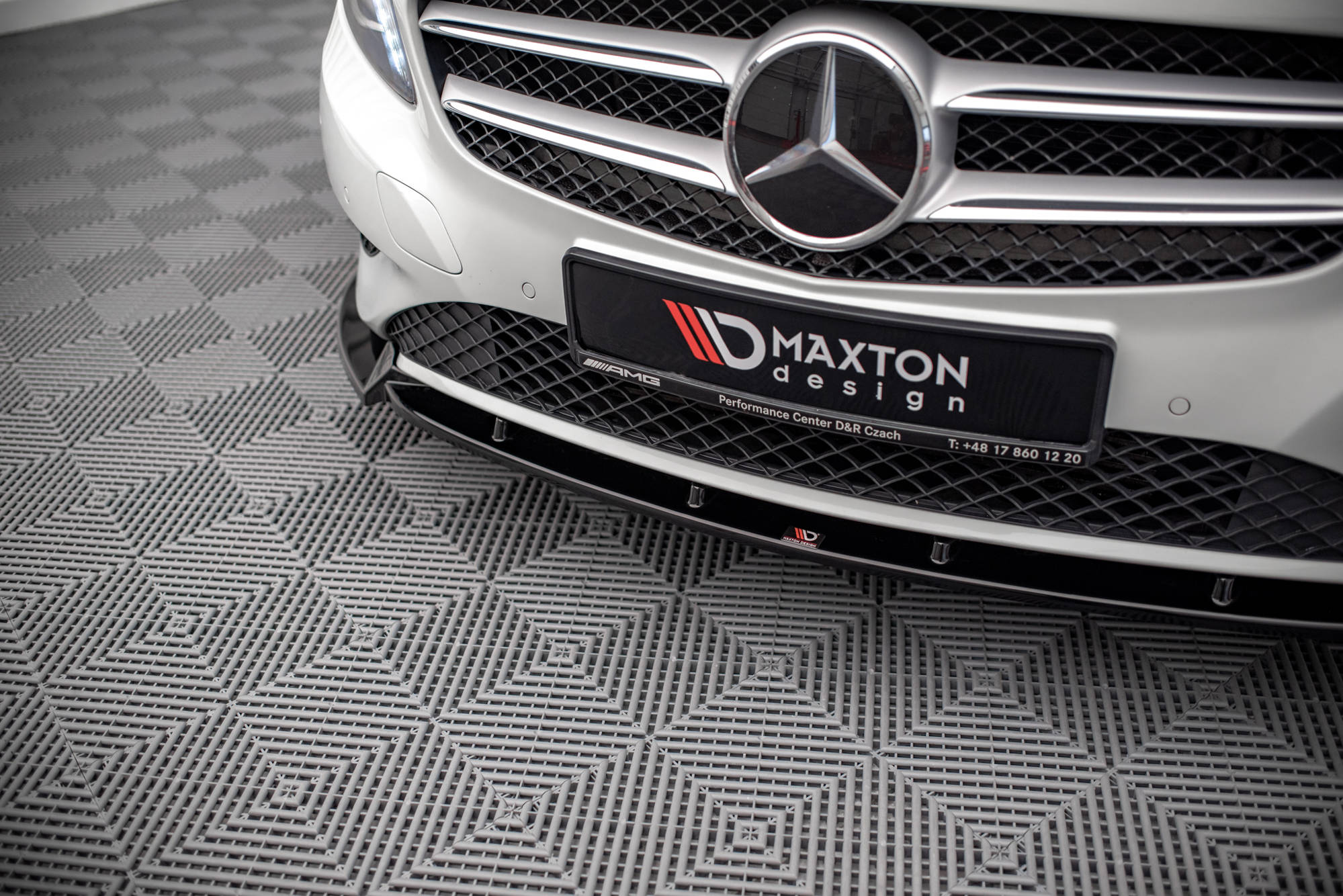 Front Splitter V.1 Mercedes-Benz A W176 - Image 3