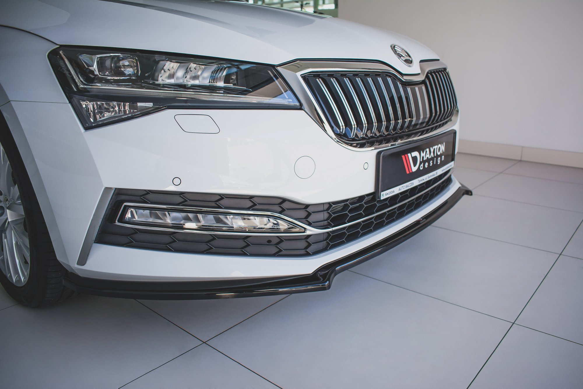 Front Splitter V.1 Skoda Superb Liftback / Combi Mk3 Facelift - Image 2