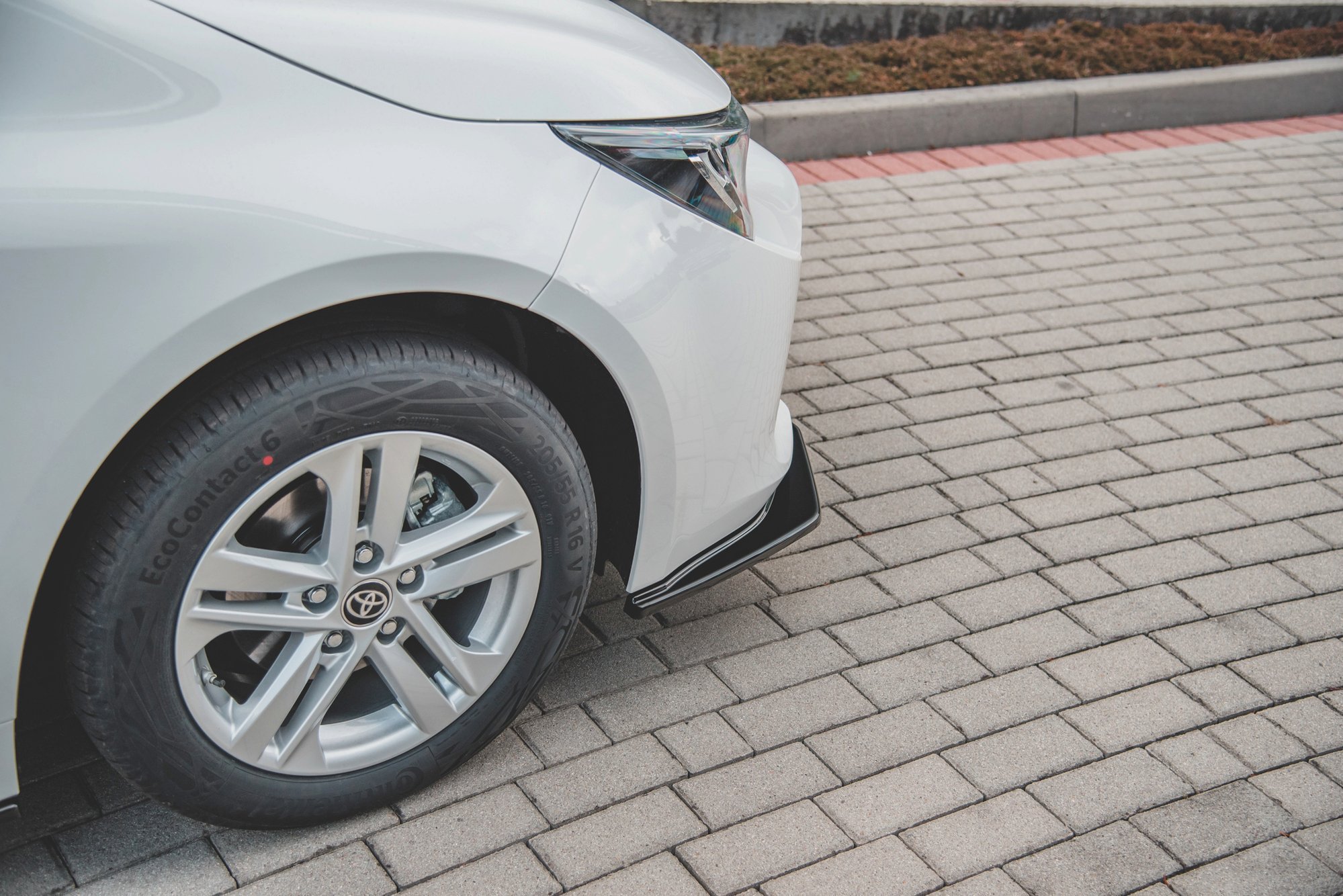 Front Splitter V.1 Toyota Corolla XII Touring Sports/ Hatchback - Image 4