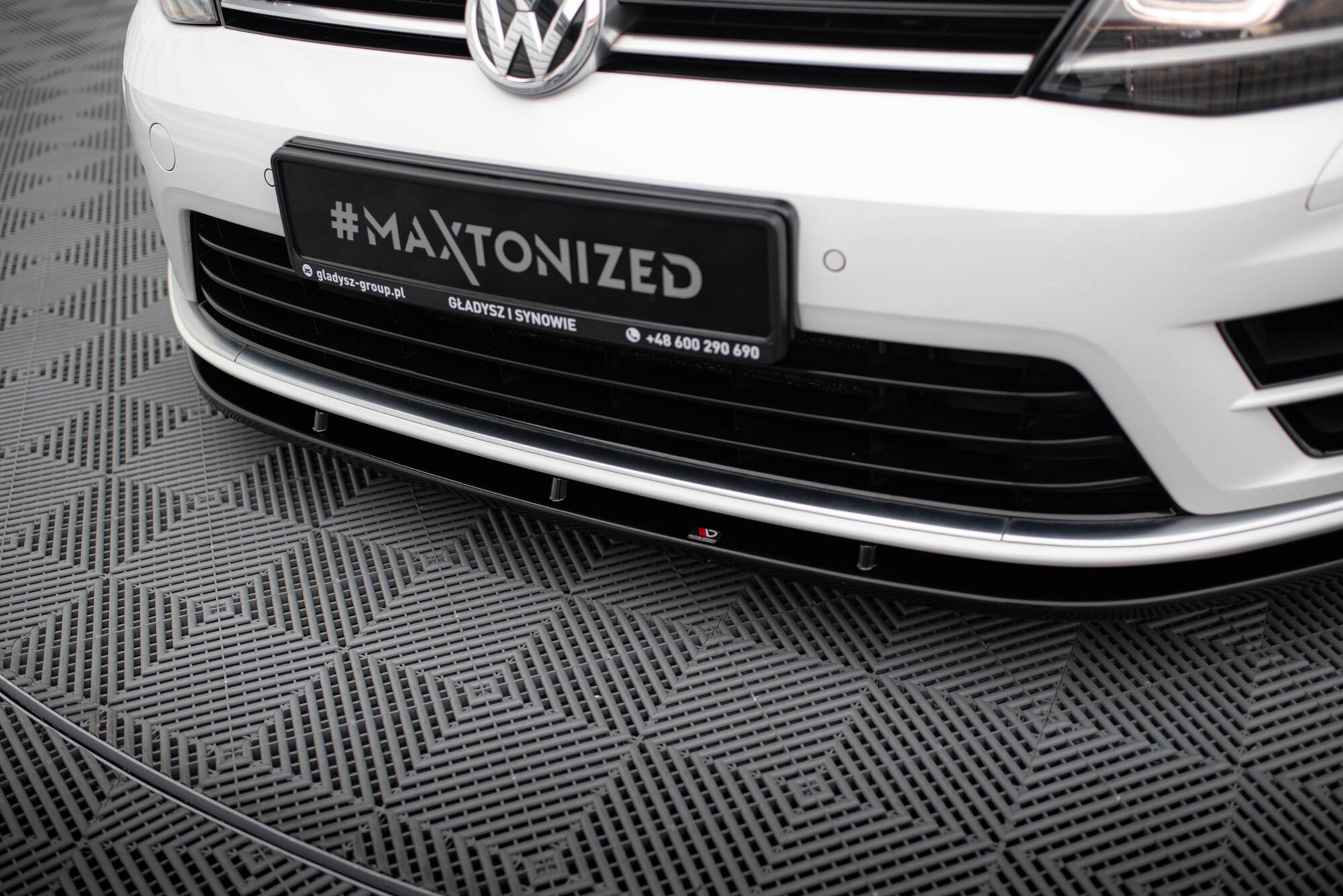 Front Splitter V.1 VW Golf 7 R / R-Line - Image 3