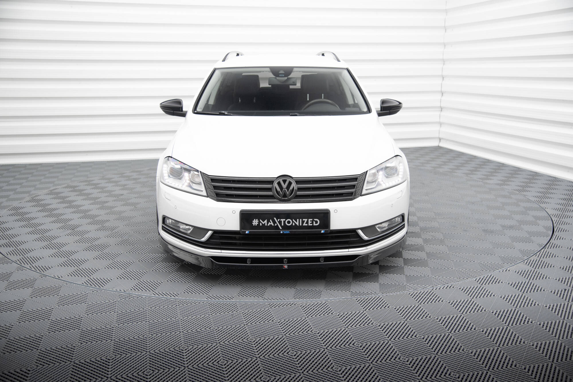 Front Splitter V.1 Volkswagen Passat B7 - Image 2