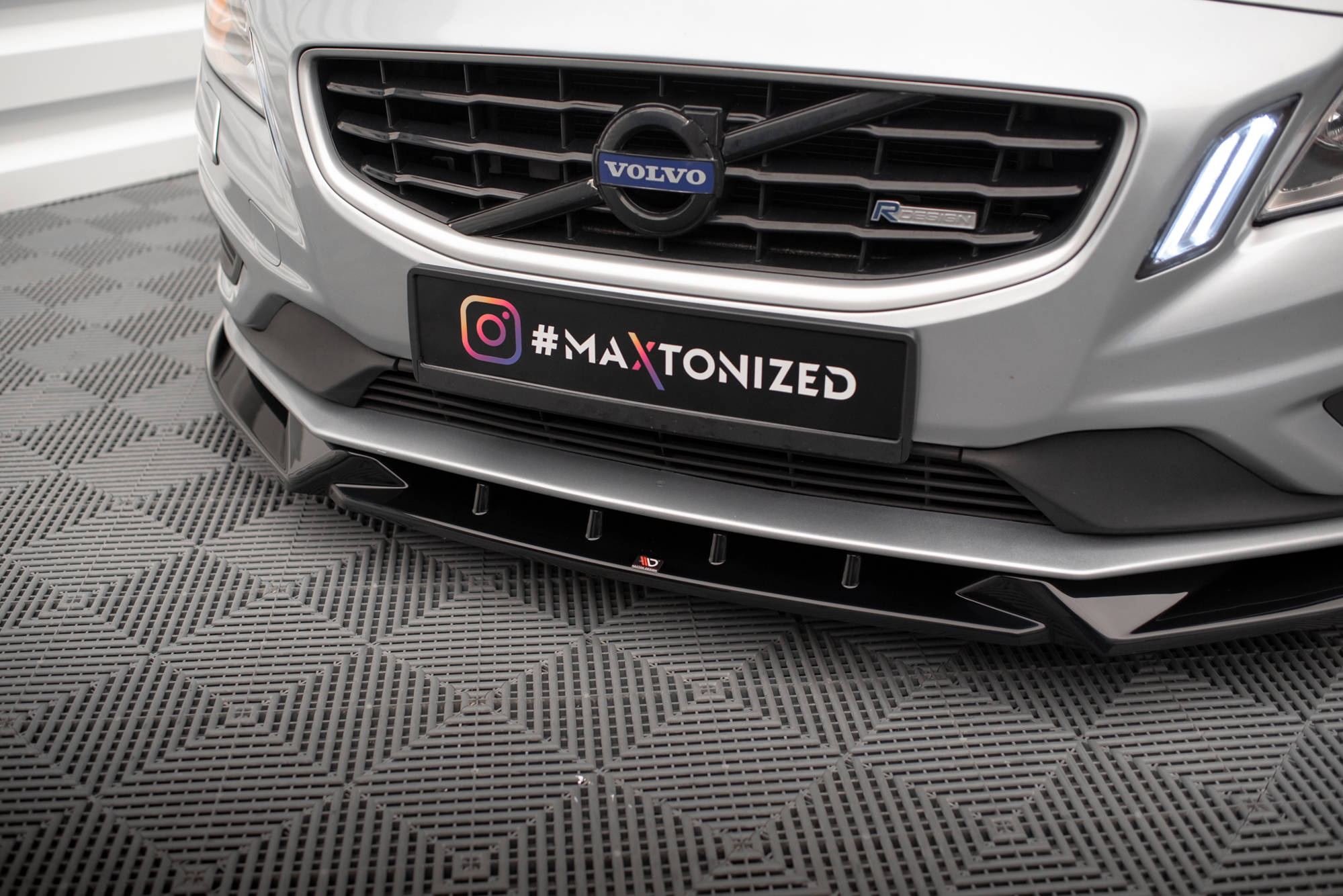 Front Splitter V.1 Volvo S60 R-Design Mk2 - Image 3
