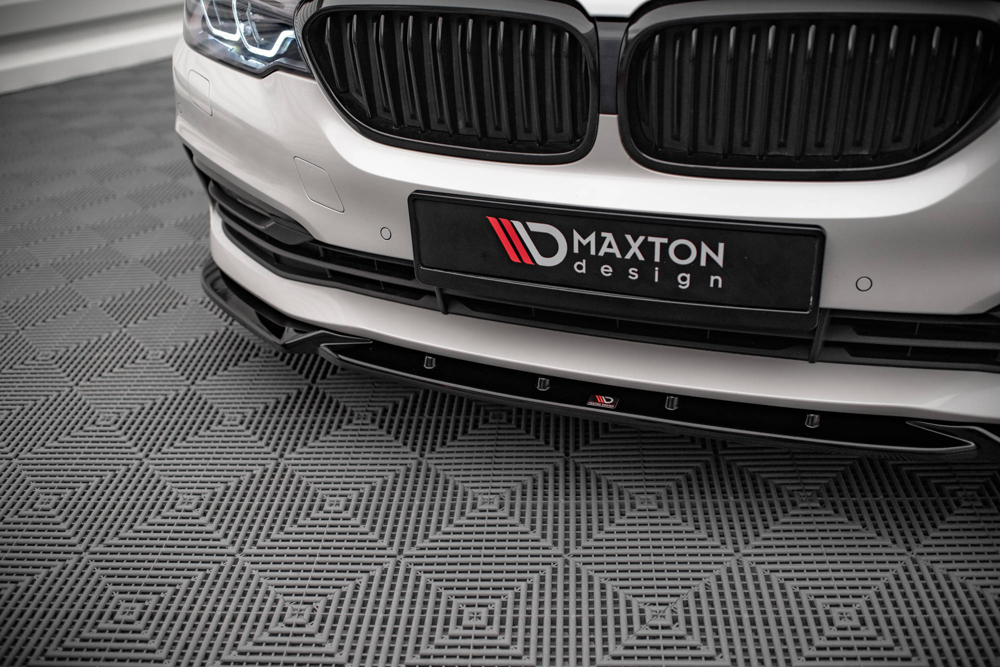 Front Splitter V.2 BMW 5 G30 / G31 - Image 3