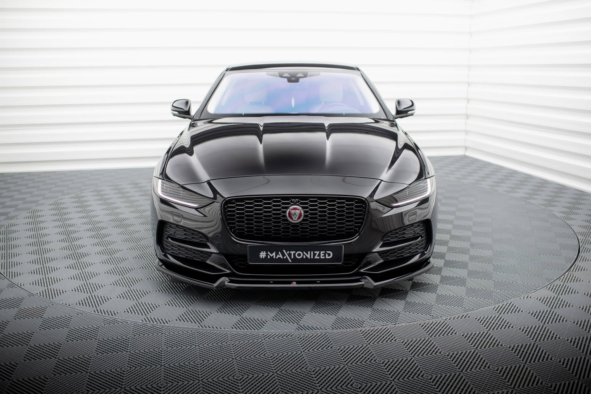 Front Splitter V.2 Jaguar XE X760 Facelift - Image 2