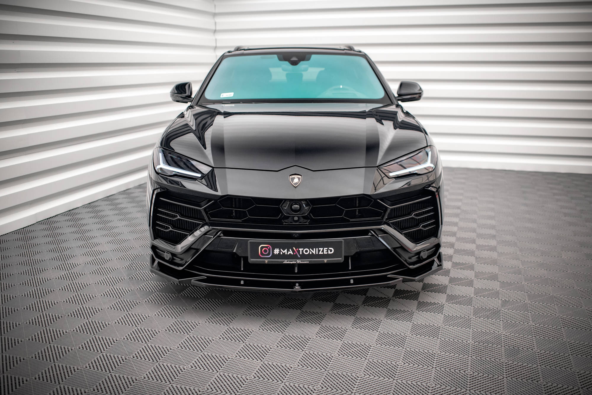 Front Splitter V.2 Lamborghini Urus Mk1 - Image 2