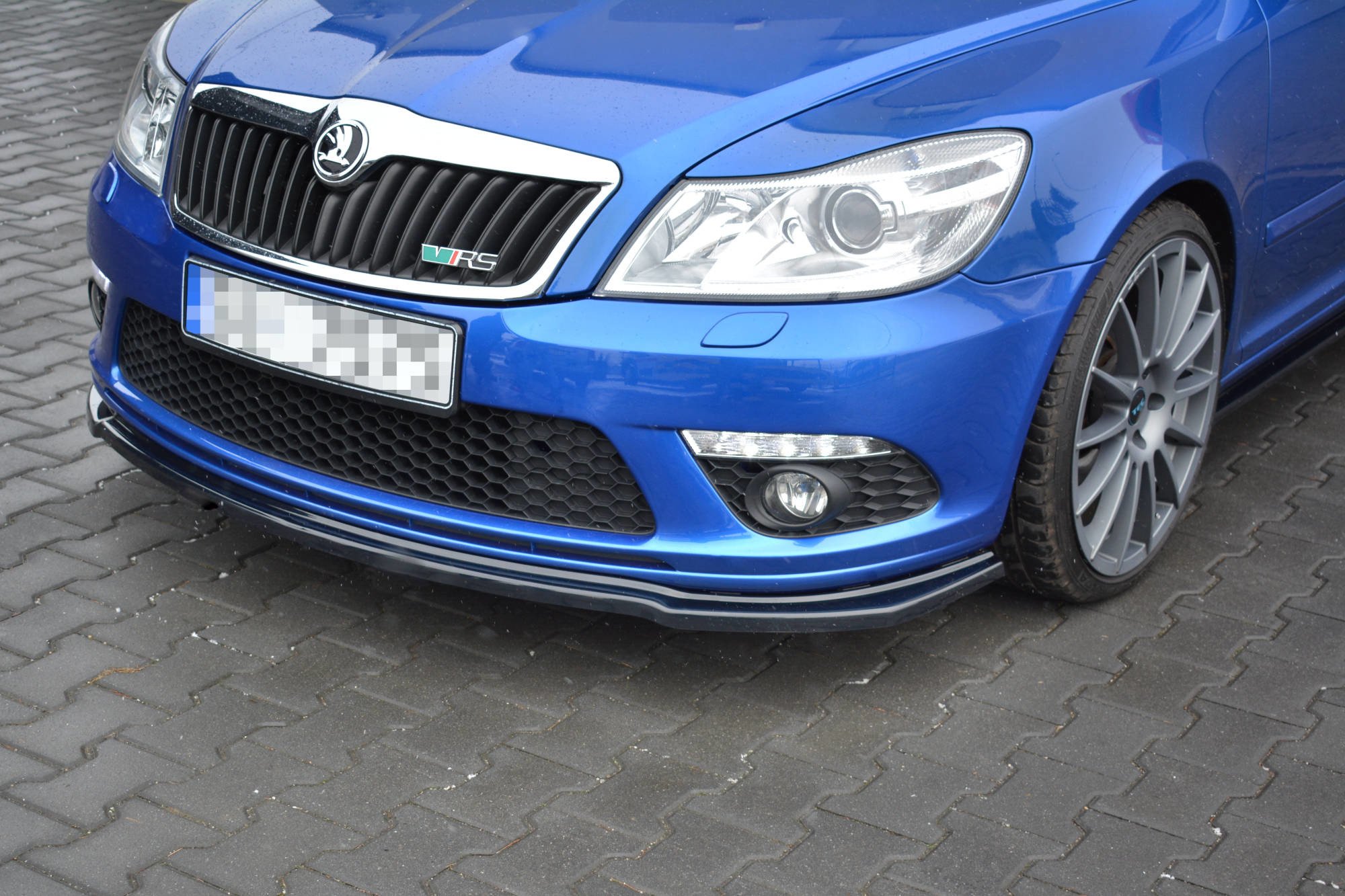 Front Splitter V.2 Skoda Octavia RS Mk2 FL - Image 2