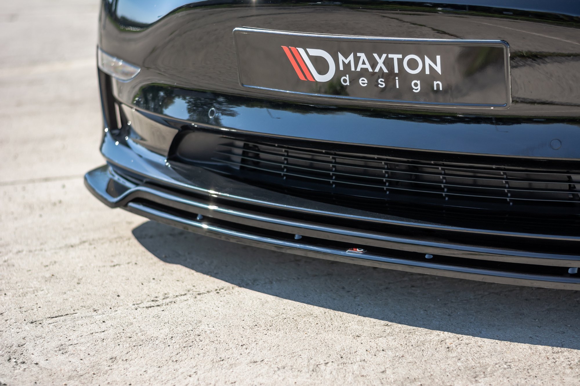 Front Splitter V.2 Tesla Model 3 - Image 3