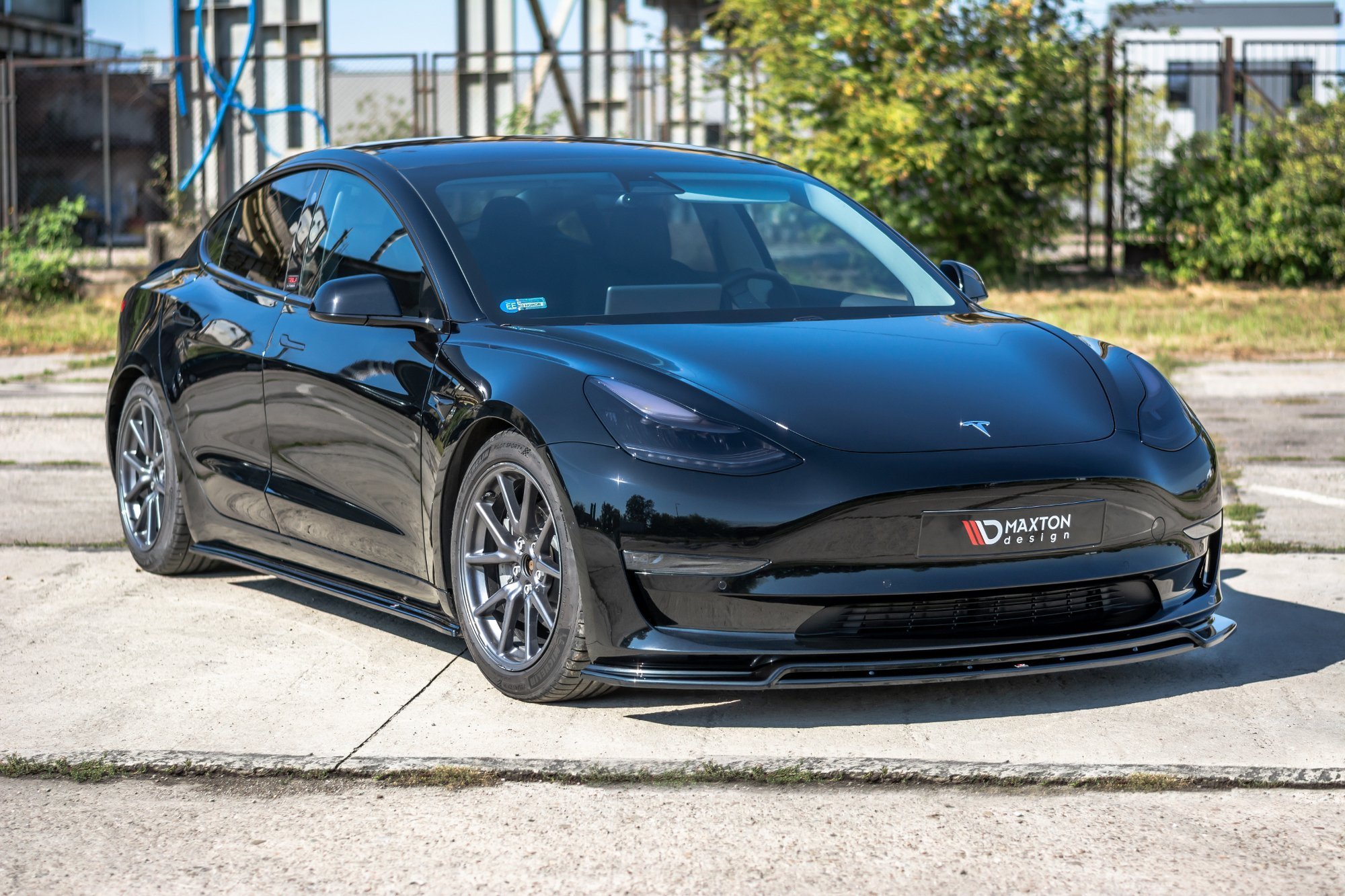 Front Splitter V.2 Tesla Model 3 - Image 2