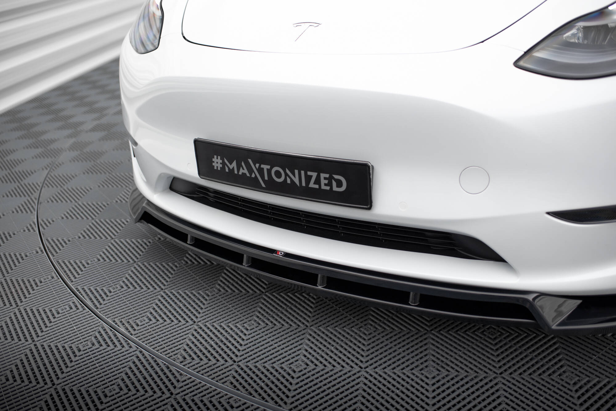 Front Splitter V.2 Tesla Model Y - Image 2