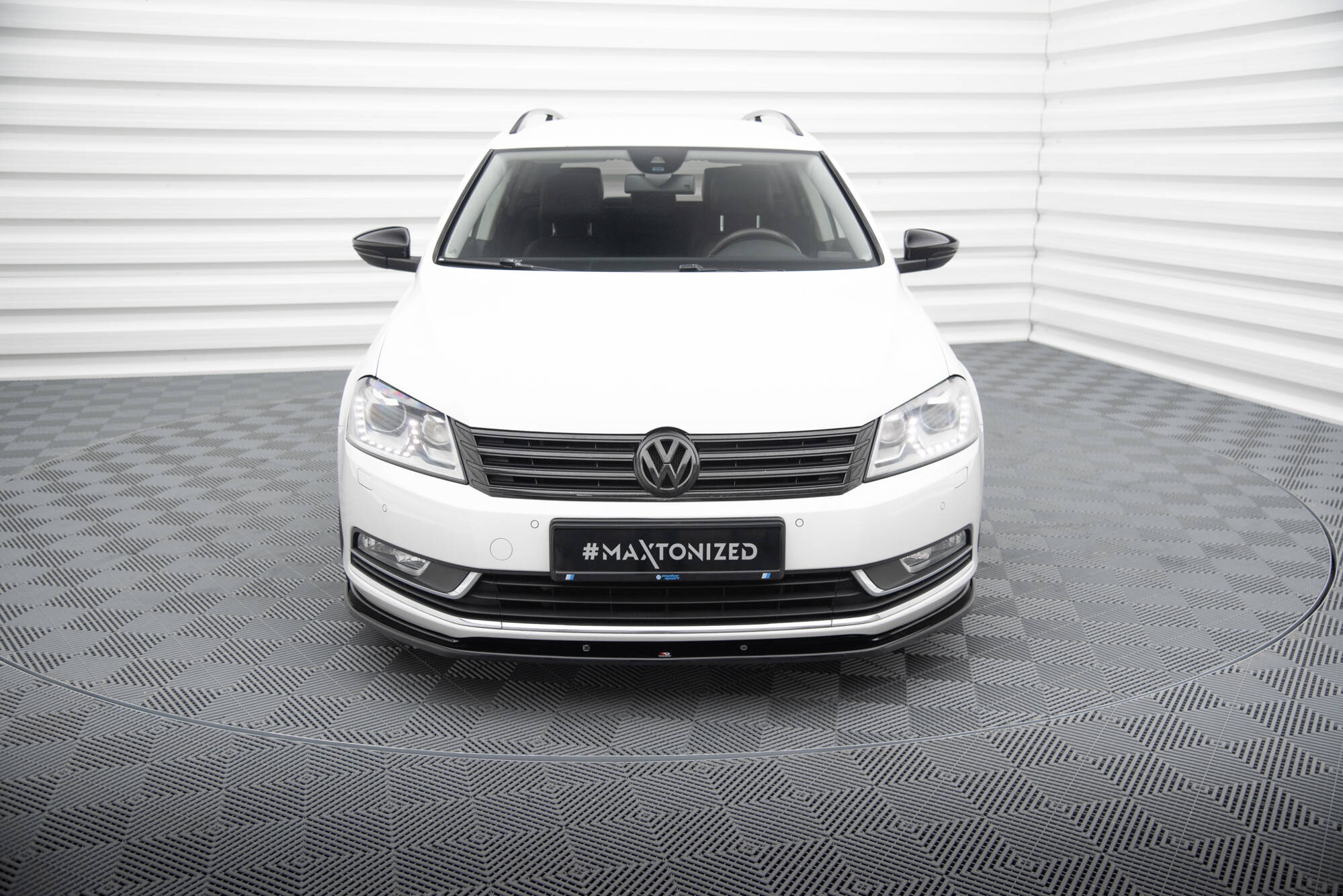 Front Splitter V.2 Volkswagen Passat B7 - Image 2