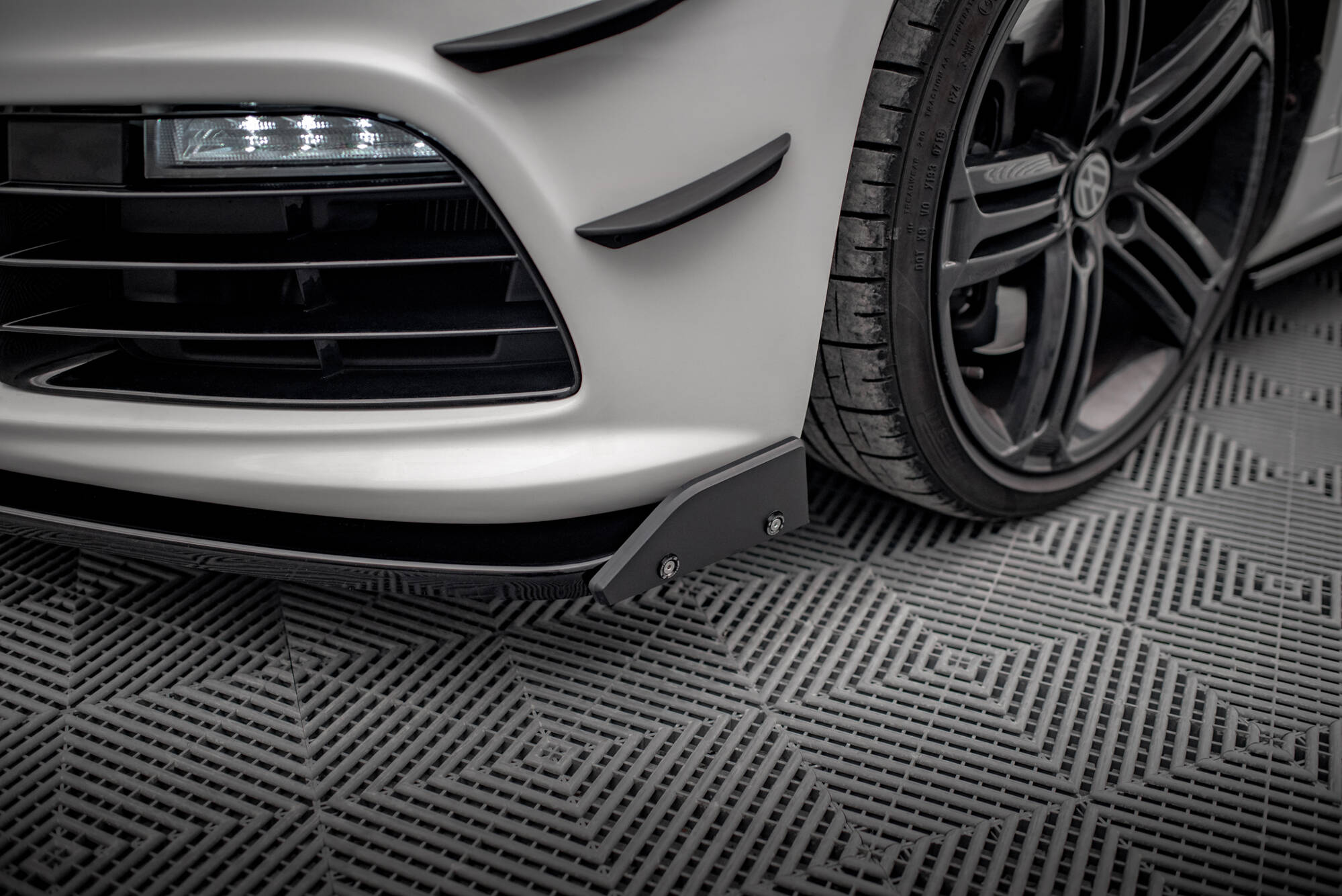 Front Splitter V.3 + Flaps Volkswagen Scirocco R Mk3 - Image 4
