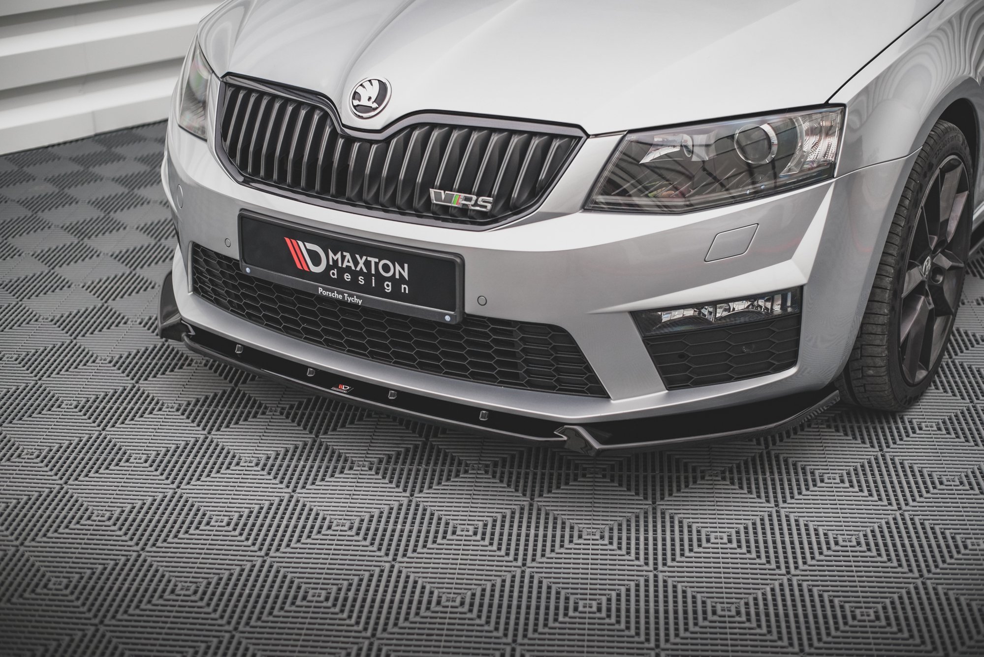 Front Splitter V.3 Skoda Octavia RS Mk3 - Image 3