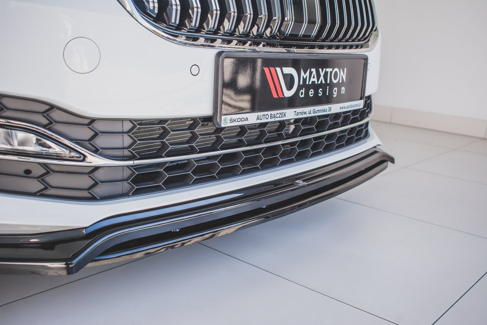 Front Splitter V.3 Skoda Superb Liftback / Combi Mk3 Facelift - Image 2