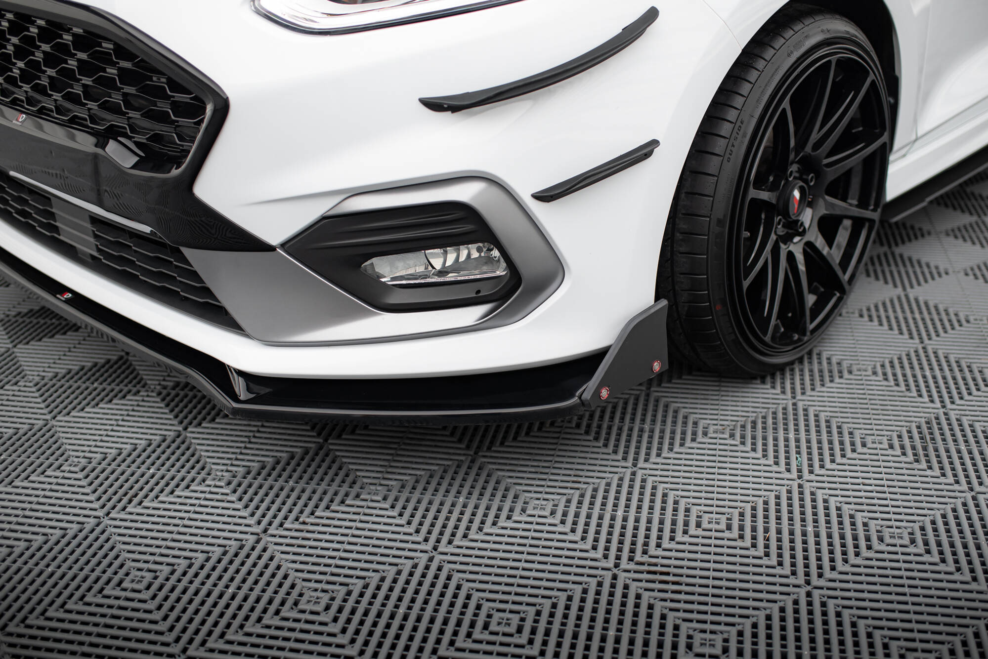 Front Splitter V.4 + Flaps Ford Fiesta ST / ST-Line - Image 4