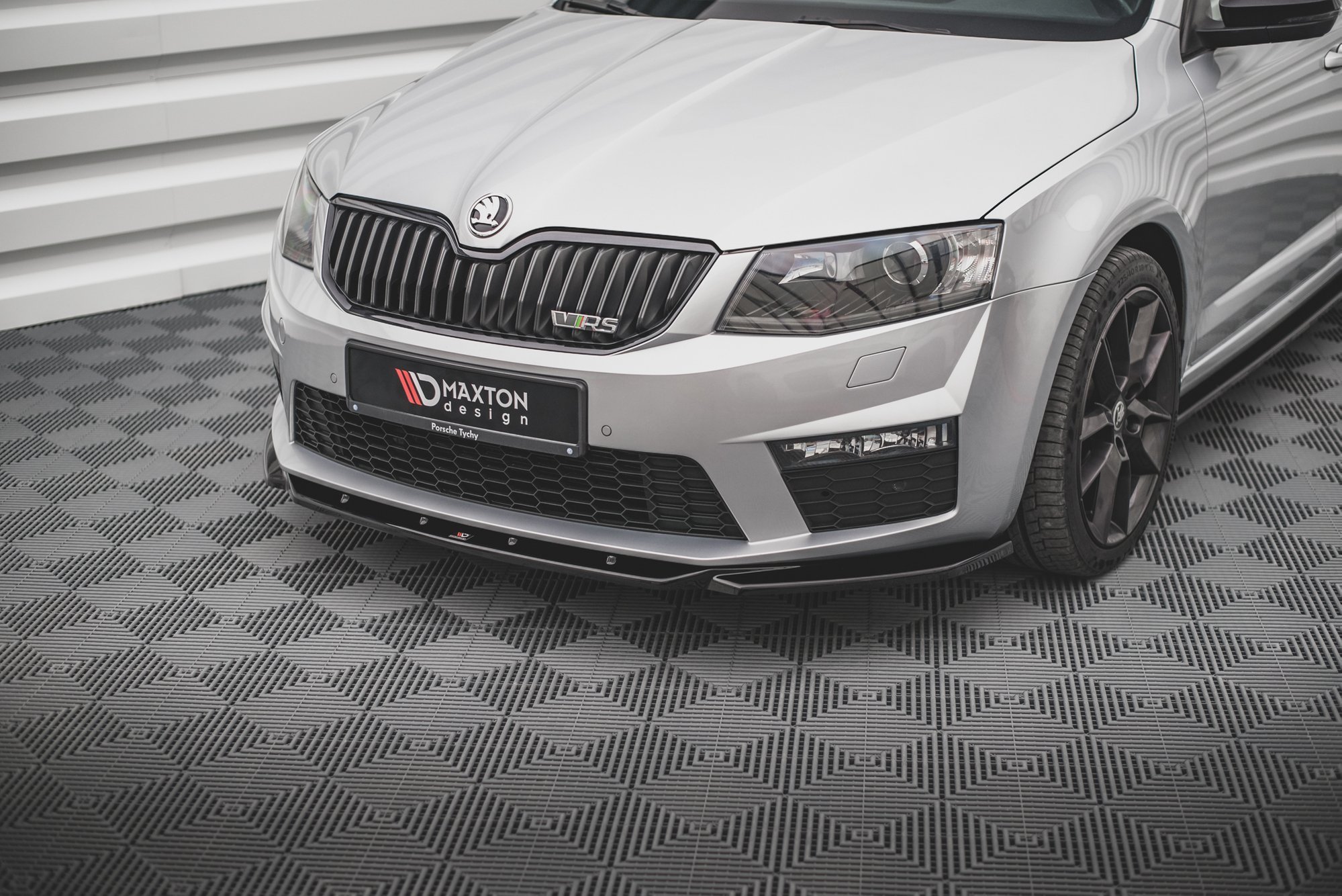 Front Splitter V.4 Skoda Octavia RS Mk3 - Image 3