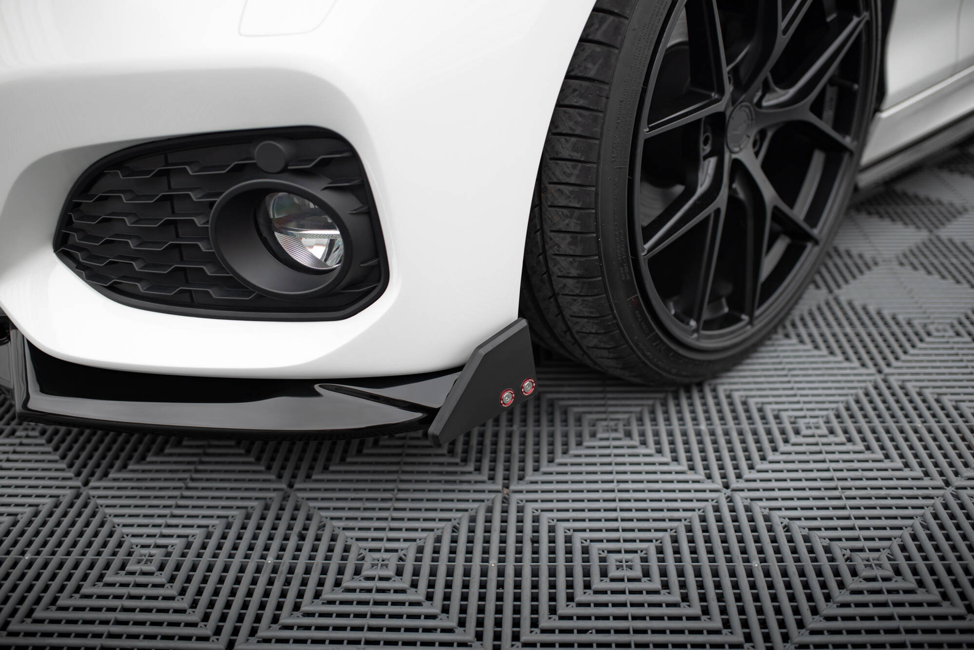 Front Splitter V.5 + Flaps BMW 1 M-Pack / M140i F20 Facelift - Image 4
