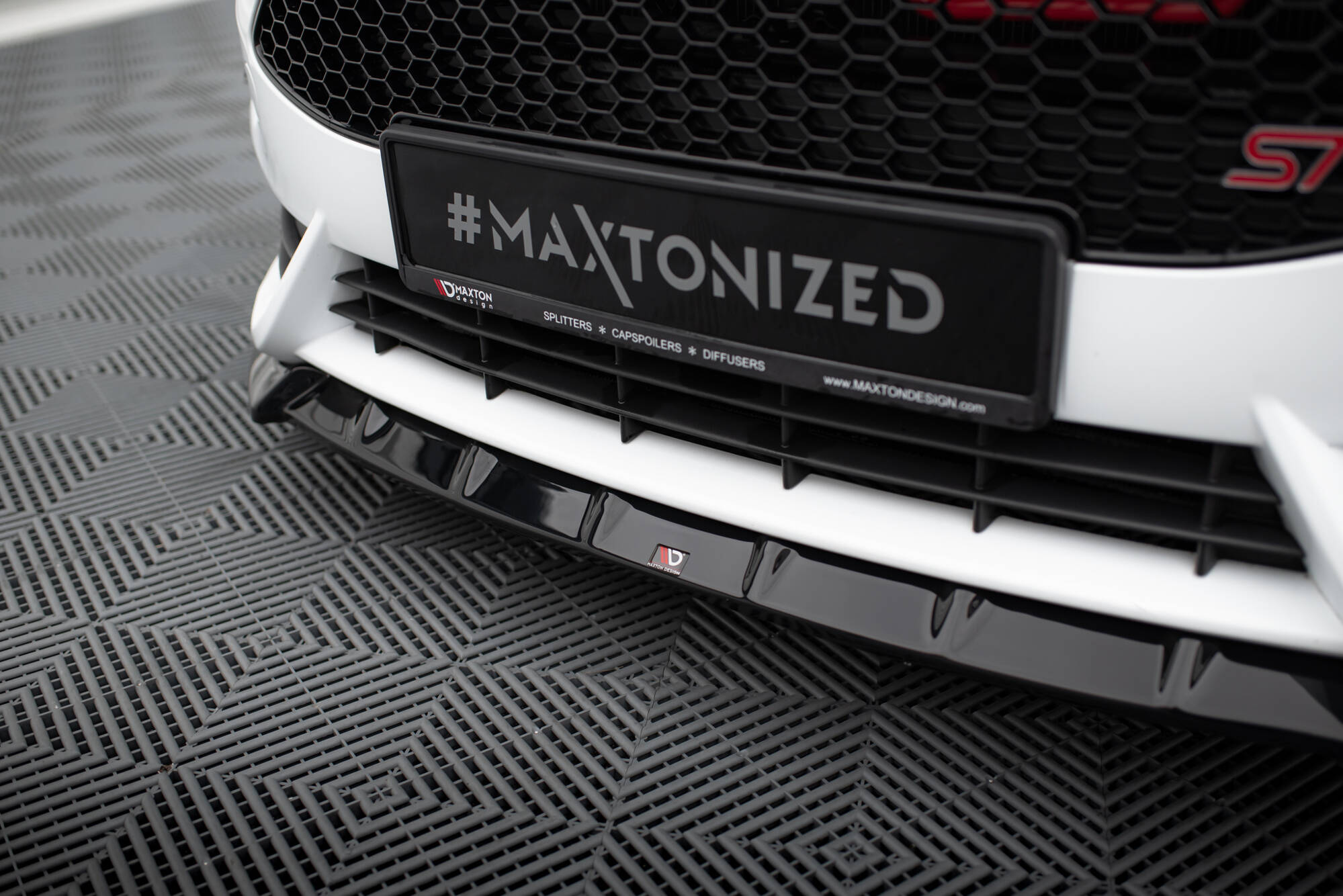 Front Splitter V.6 + Flaps Ford Fiesta ST Mk7 Facelift - Image 3