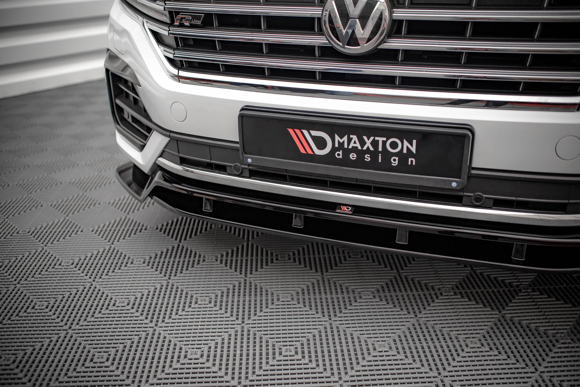 Front Splitter Volkswagen Touareg R-Line Mk3 - Image 3