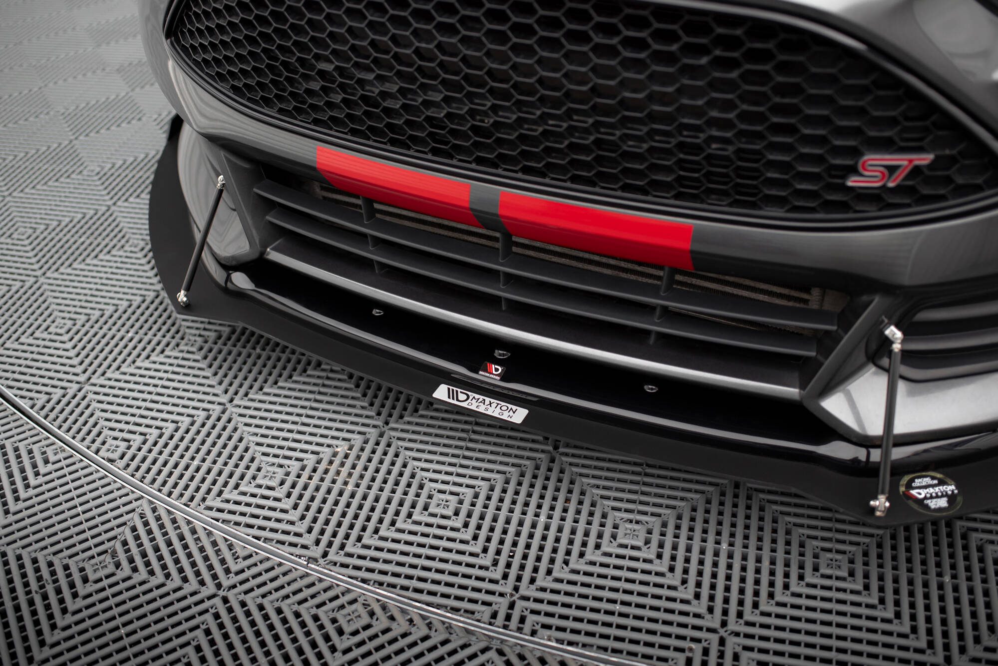 Hybrid Front Splitter V.2 Ford Focus ST Mk3 FL - Image 3
