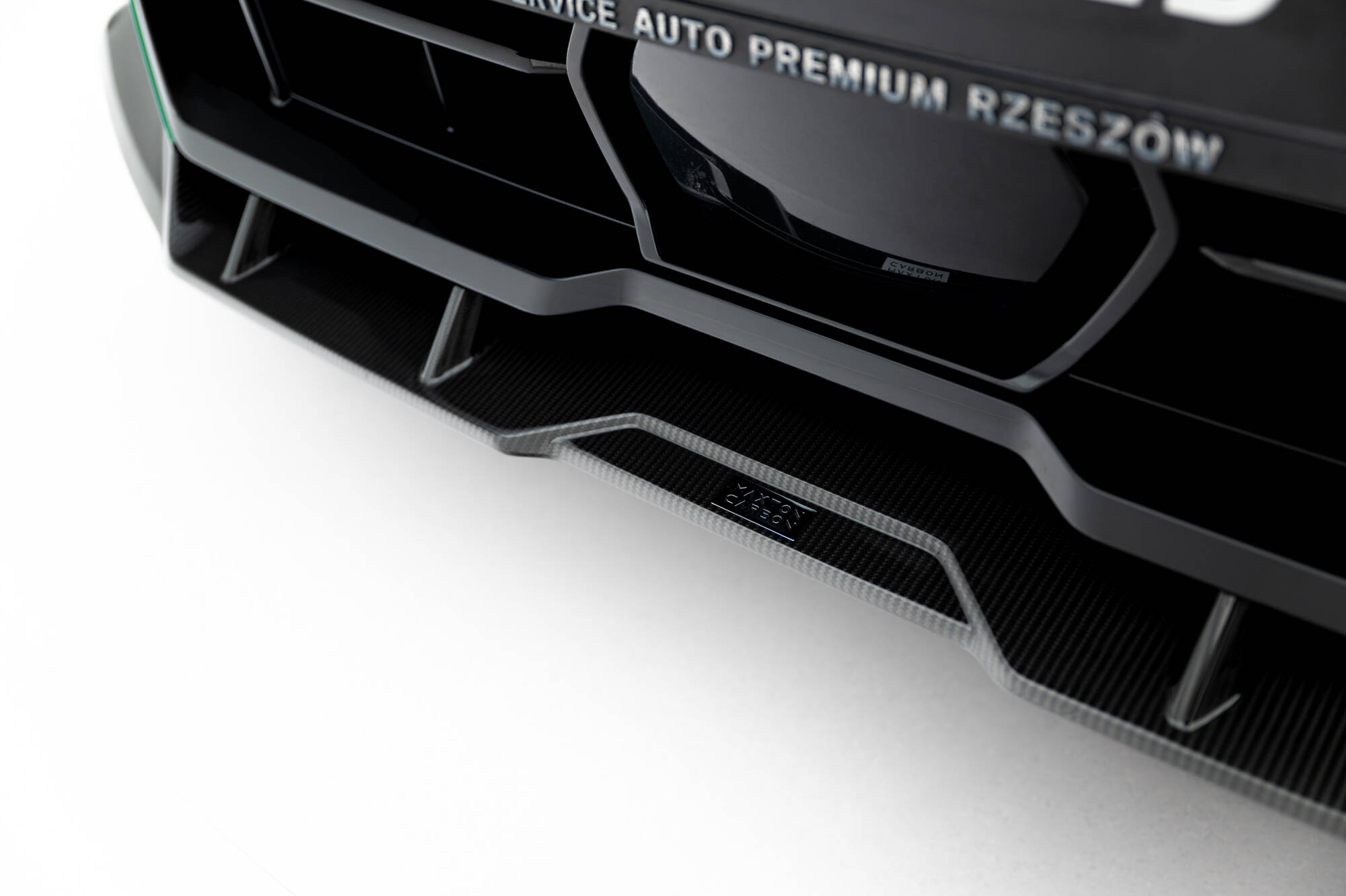 Prepreg Carbon Fiber Front Splitter BMW X5 M F95 Facelift - Image 5
