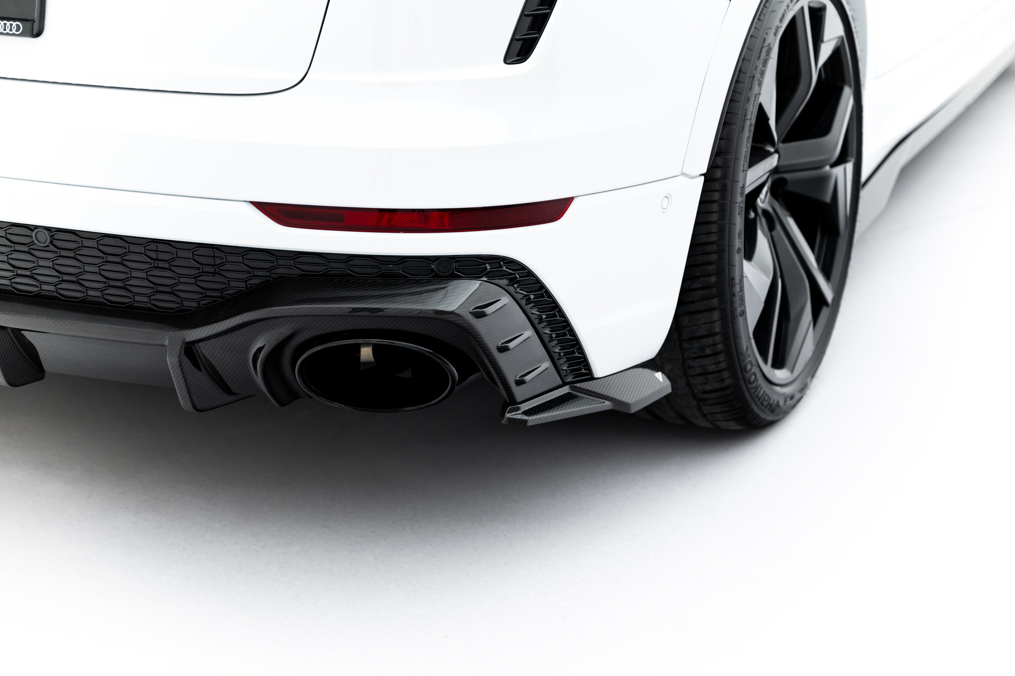 Prepreg Carbon Fiber Rear Diffuser Audi RSQ8 Mk1 - Image 3
