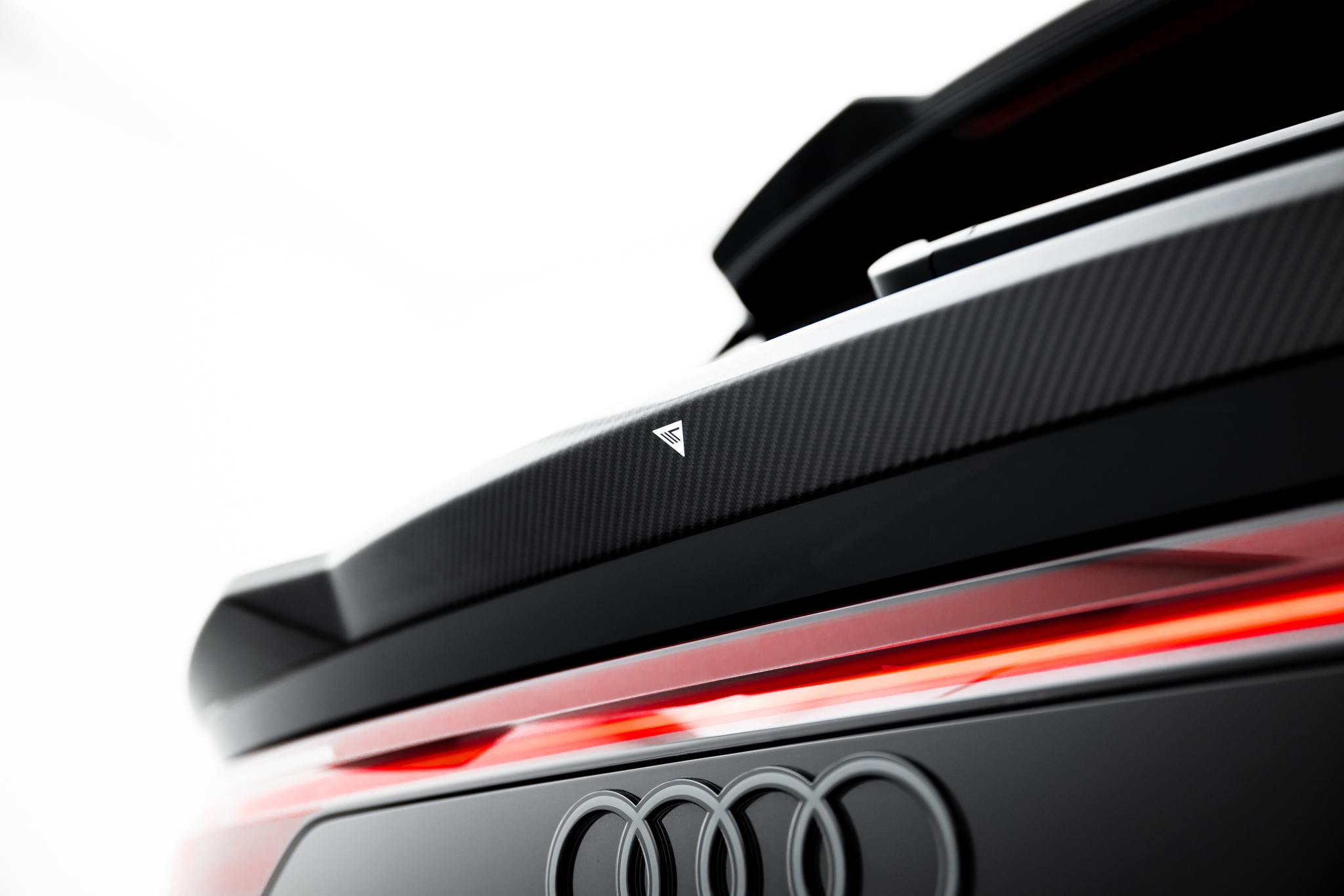 Prepreg Carbon Fiber Tailgate Spoiler (Lower) Audi SQ8 / Q8 S-Line Mk1 Facelift - Image 4