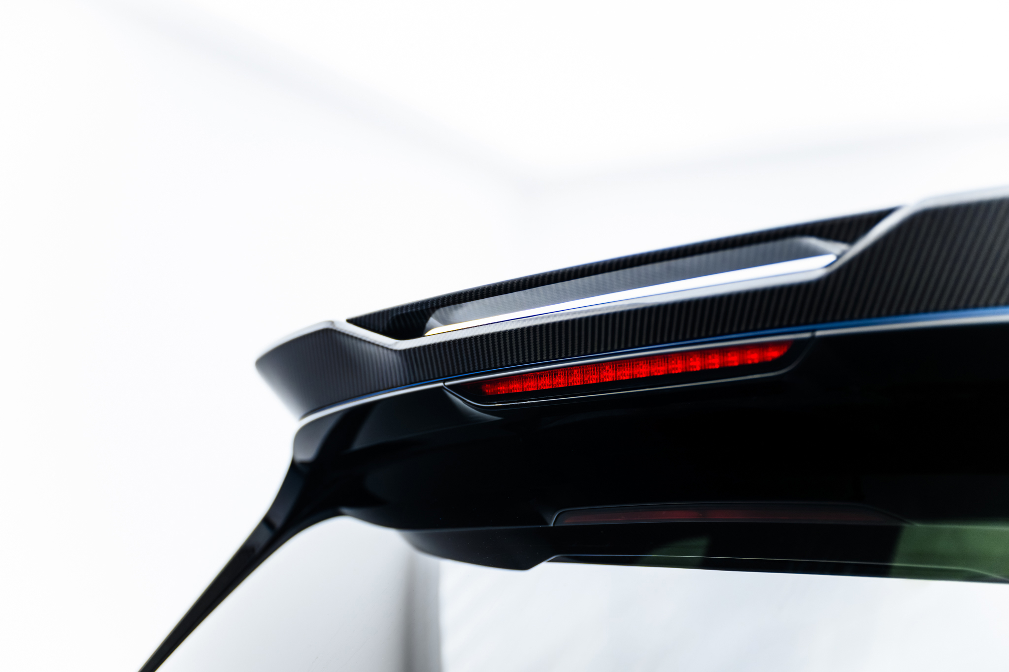 Prepreg Carbon Fiber Tailgate Spoiler (Upper) BMW X7 M-Pack G07 - Image 2