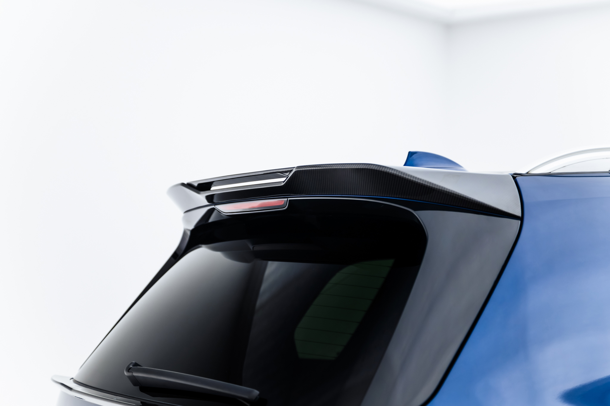 Prepreg Carbon Fiber Tailgate Spoiler (Upper) BMW X7 M-Pack G07 - Image 4
