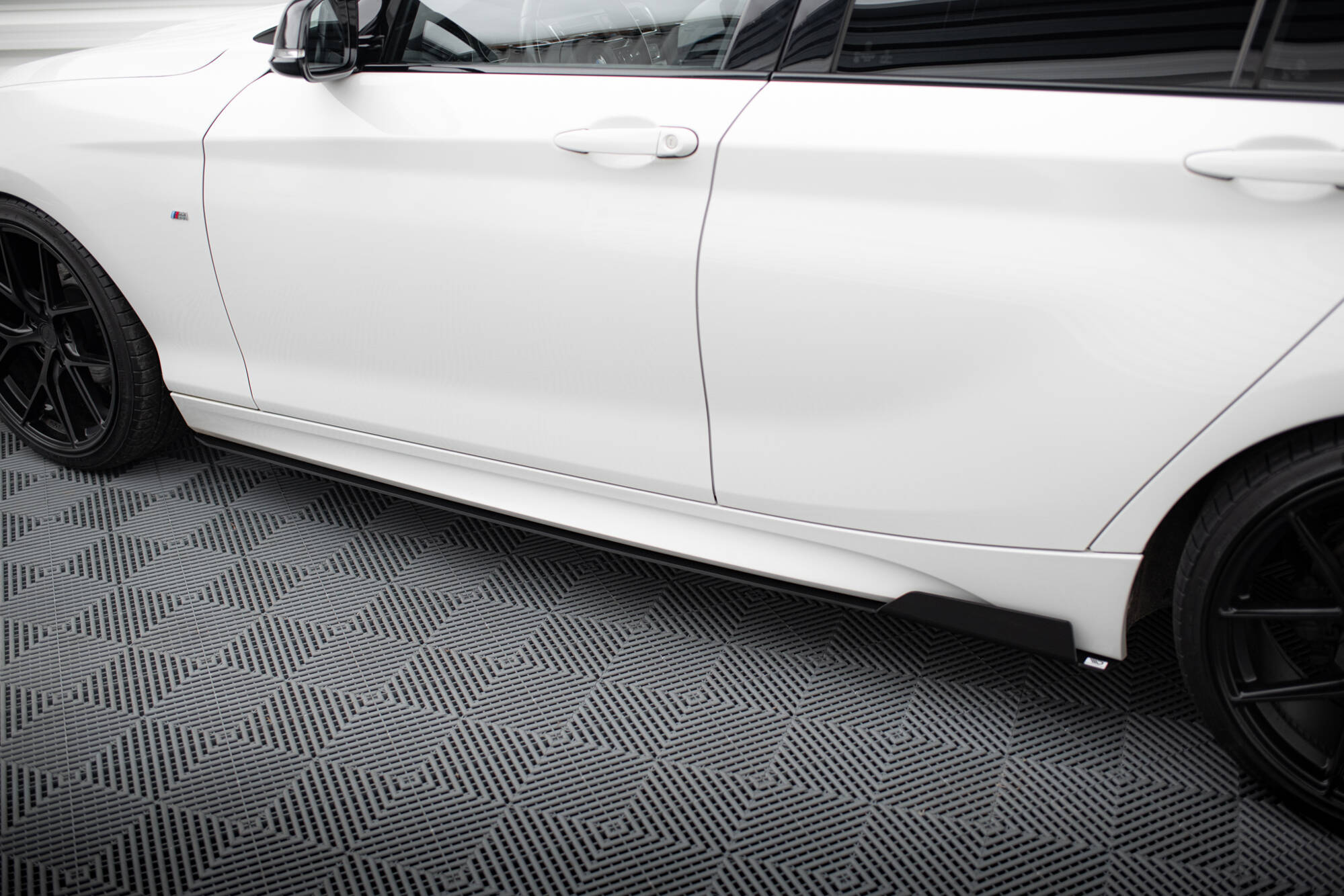 RACING SIDE SKIRTS DIFFUSERS BMW 1 F21 M135i / M140i / M-Pack - Image 3