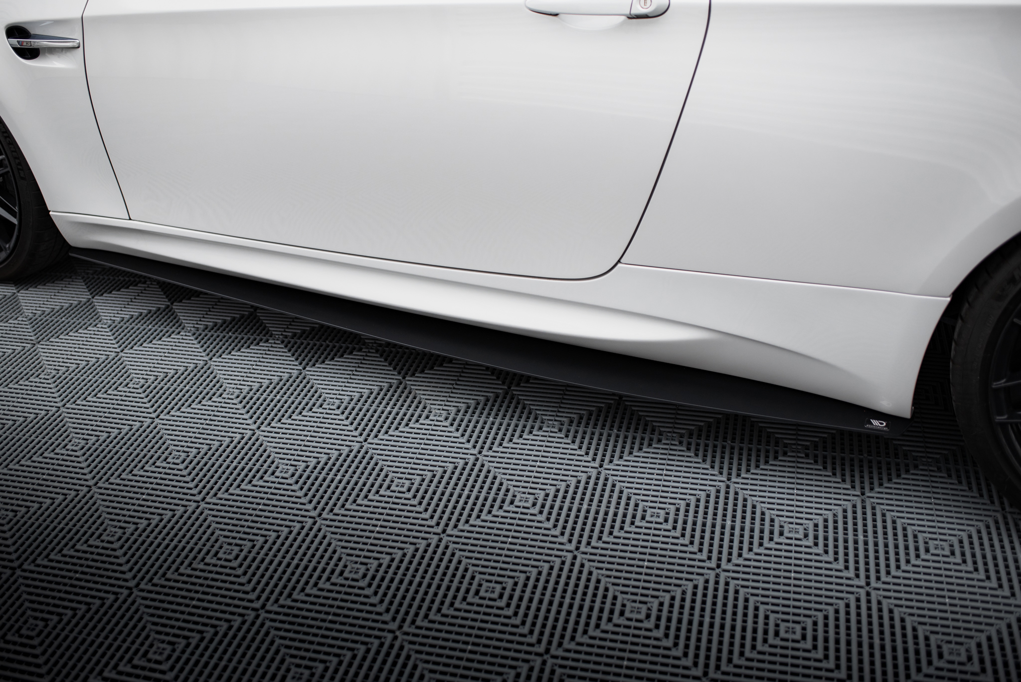 RACING SIDE SKIRTS DIFFUSERS BMW M3 E92 / E93 (PREFACE MODEL) - Image 2