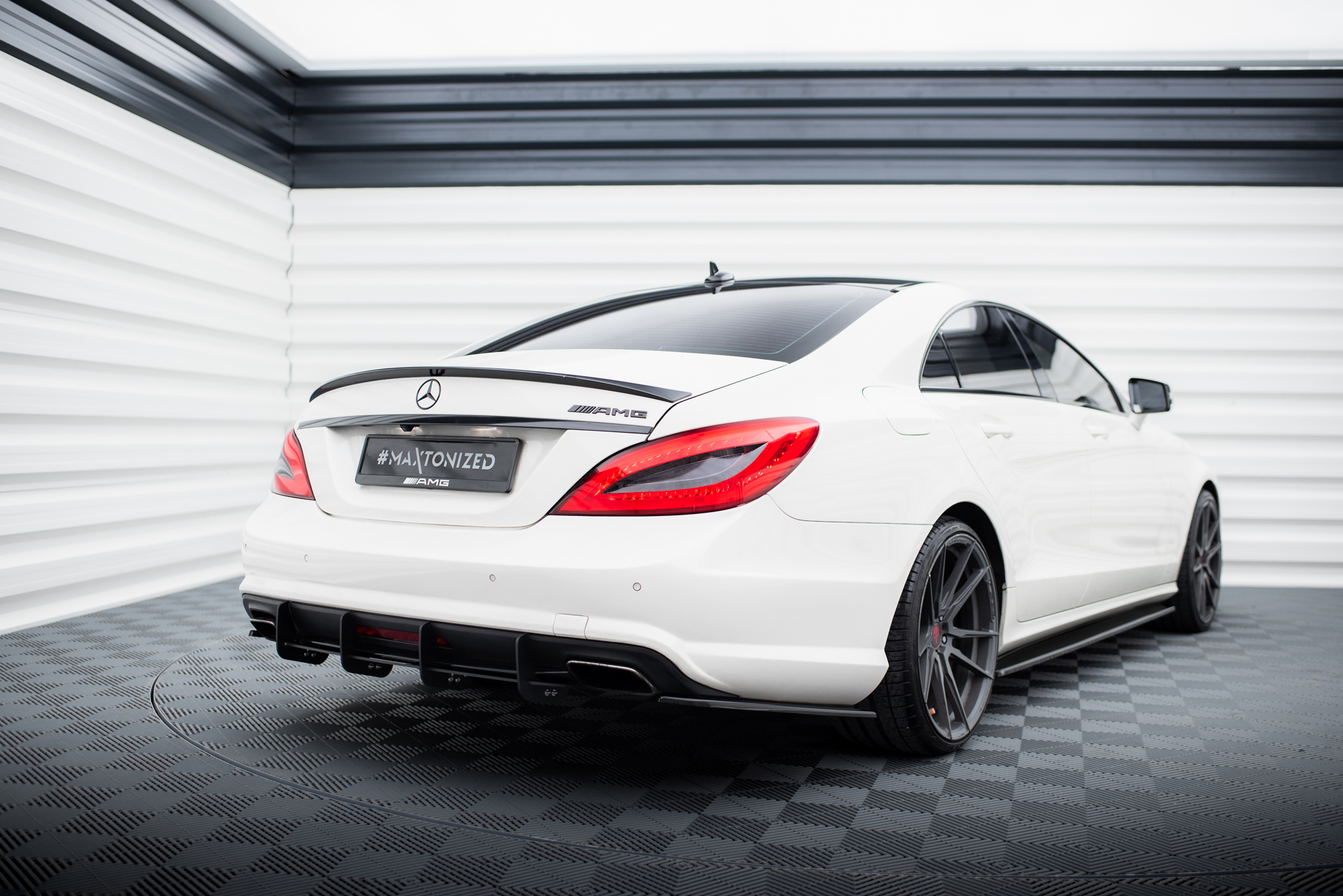 REAR DIFFUSER MERCEDES CLS C218 AMG LINE - Image 2