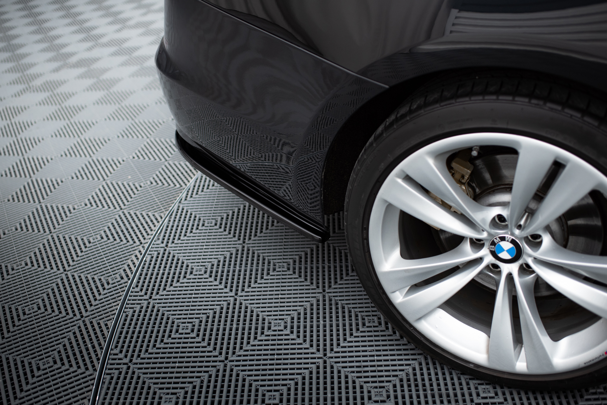 REAR SIDE SPLITTERS BMW 5 GT F07 - Image 2