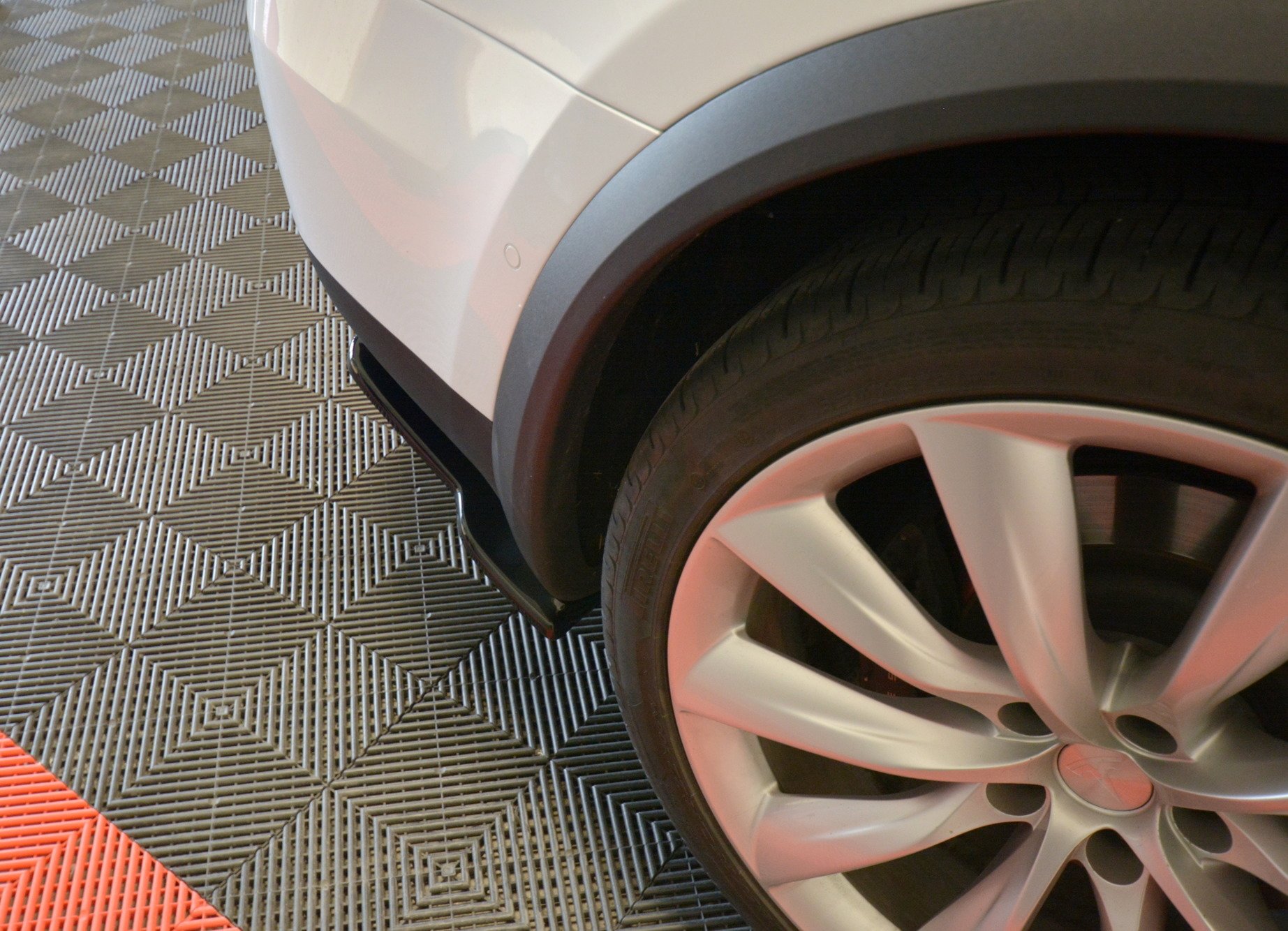 REAR SIDE SPLITTERS V.2 TESLA MODEL X - Image 3