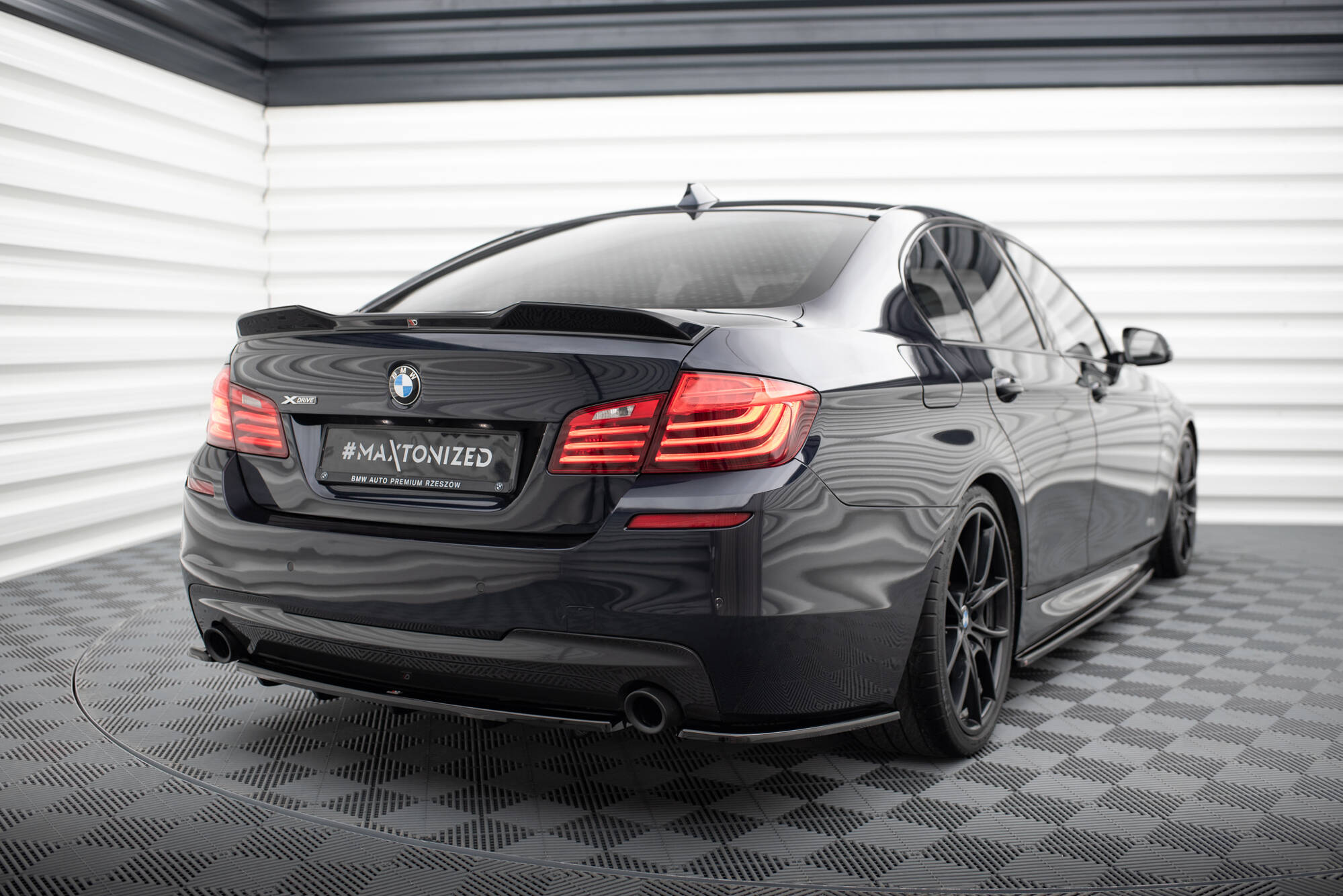 REAR SIDE SPLITTERS for BMW 5 M-Pack Sedan /Touring F10/F11 (fits two single exhaust ends) - Image 2