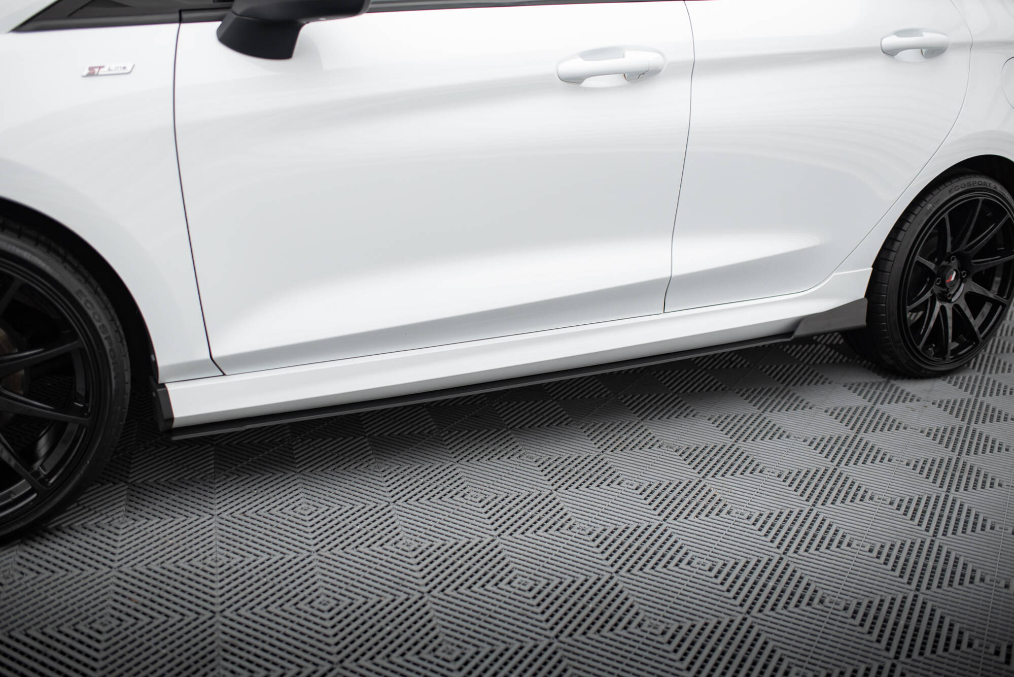 Racing Side Skirts Diffusers V.1 Ford Fiesta Mk8 ST / ST-Line - Image 2