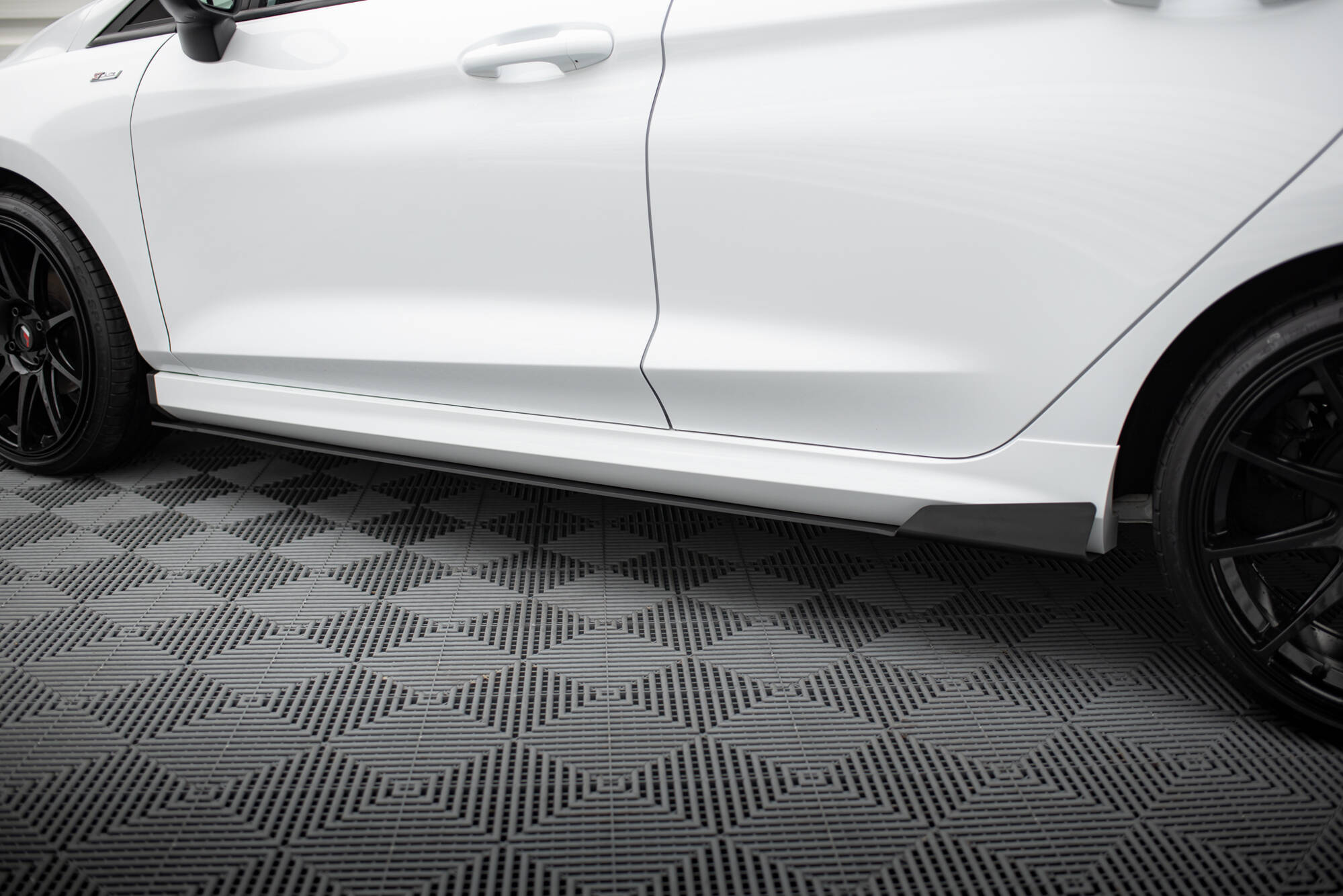 Racing Side Skirts Diffusers V.1 Ford Fiesta Mk8 ST / ST-Line - Image 3