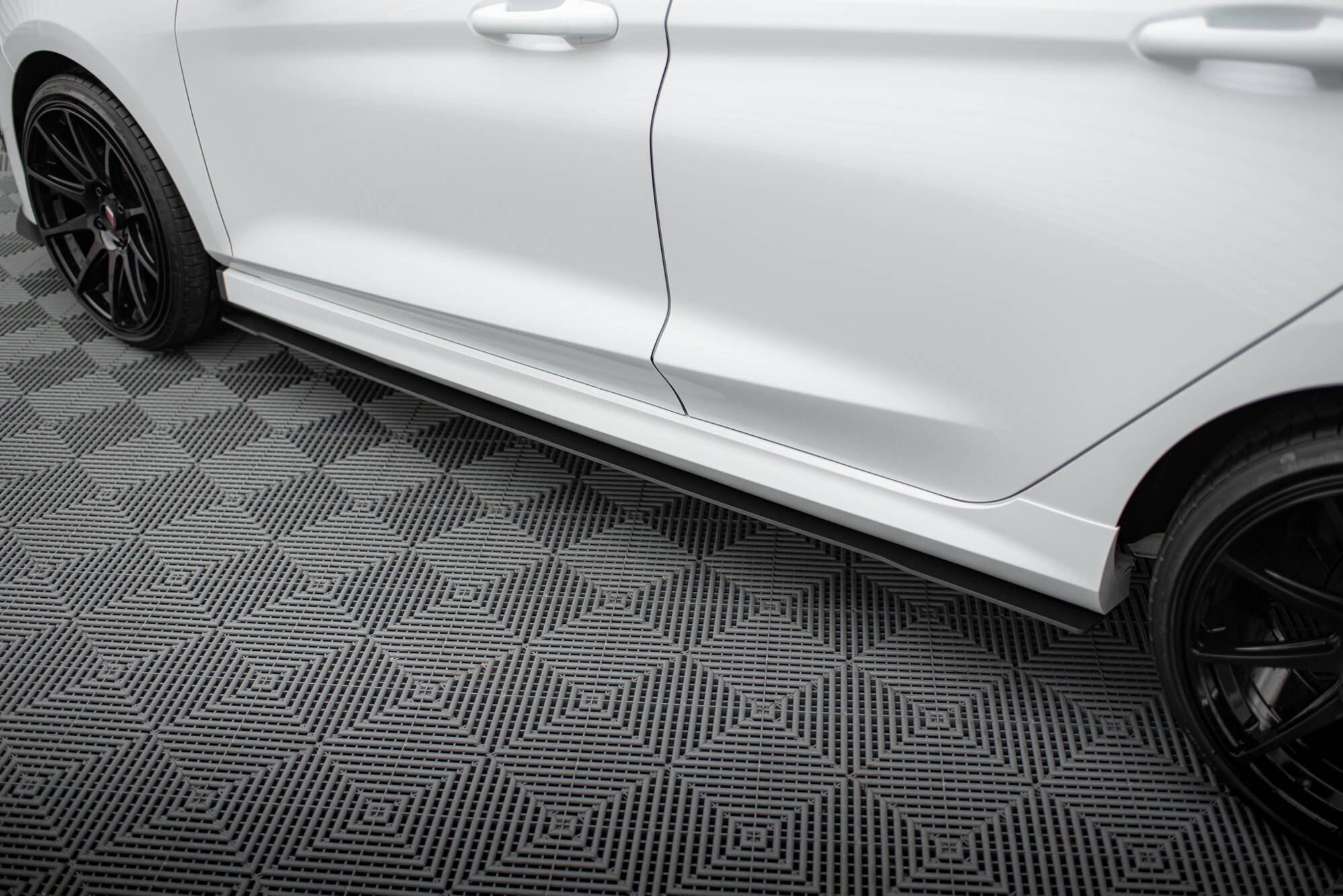 Racing Side Skirts Diffusers V.2 Ford Fiesta Mk8 ST / ST-Line - Image 3