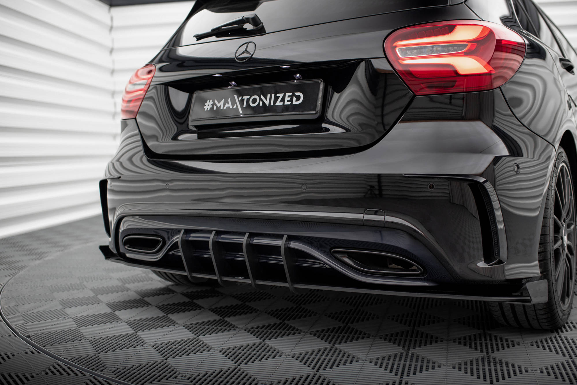 Rear Side Flaps Mercedes-Benz A AMG-Line W176 Facelift - Image 3