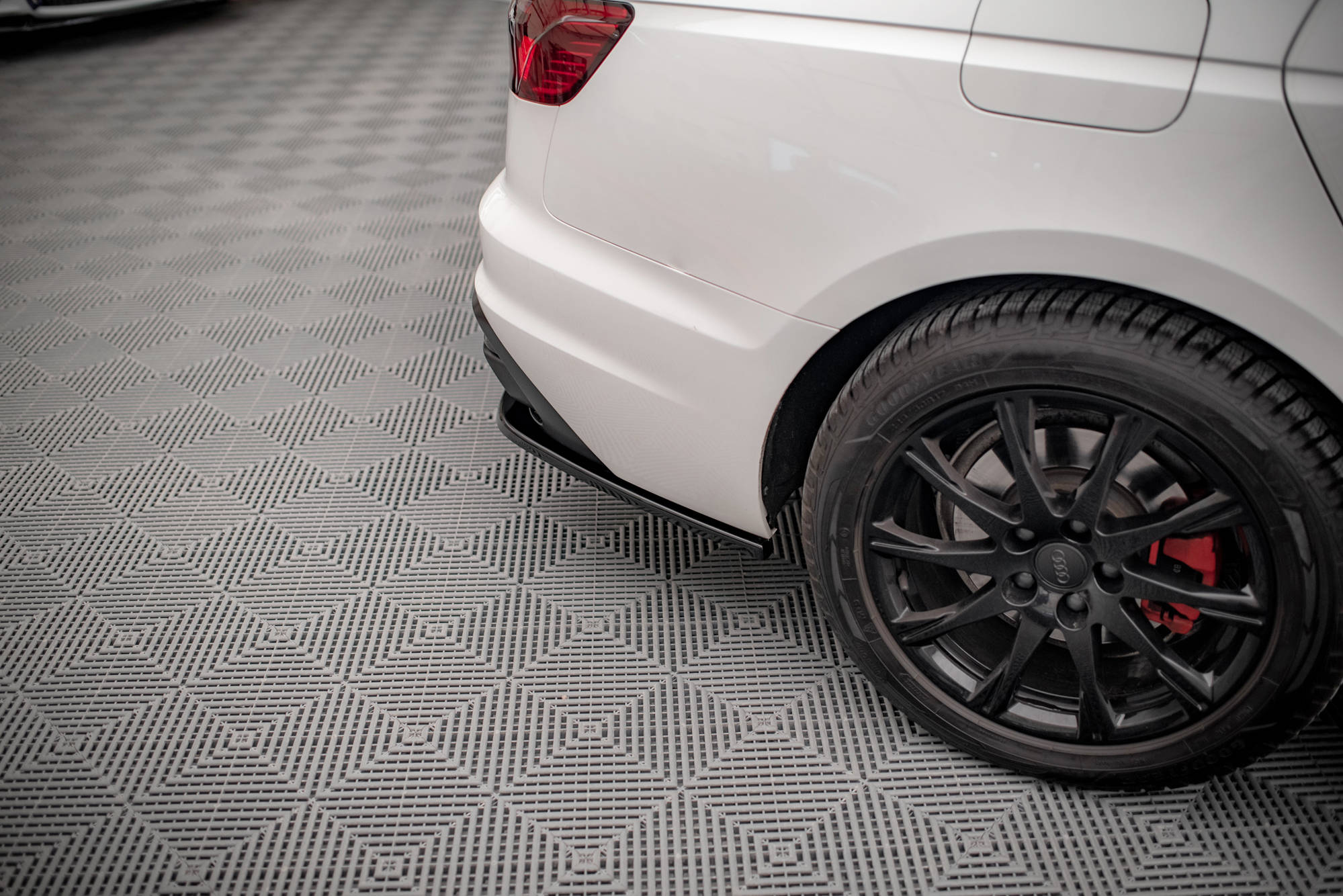 Rear Side Splitters Audi A4 B9 Facelift - Image 2