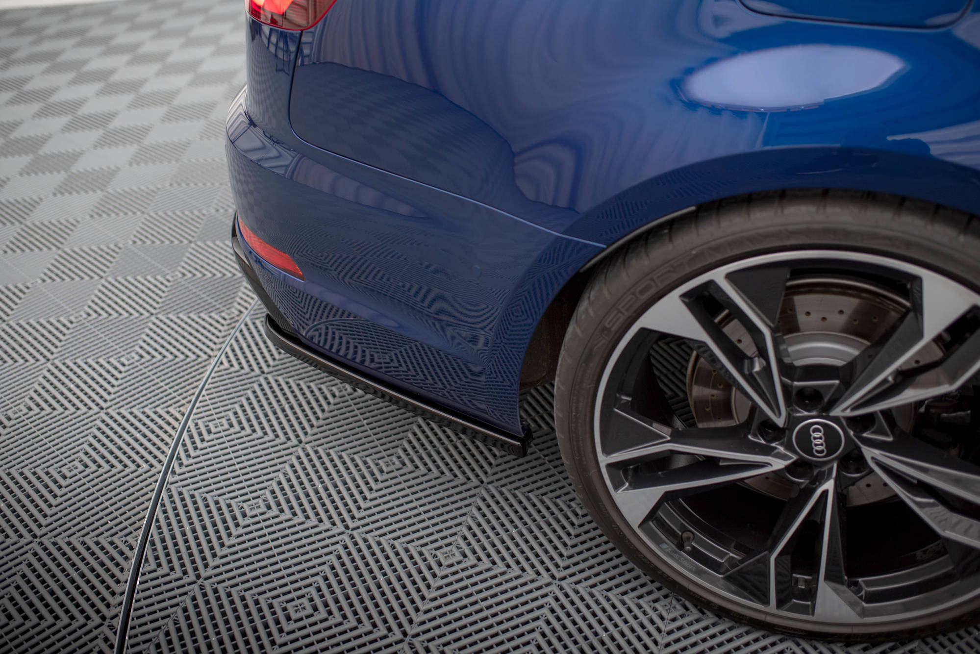 Rear Side Splitters Audi A4 Competition B9 - Image 2