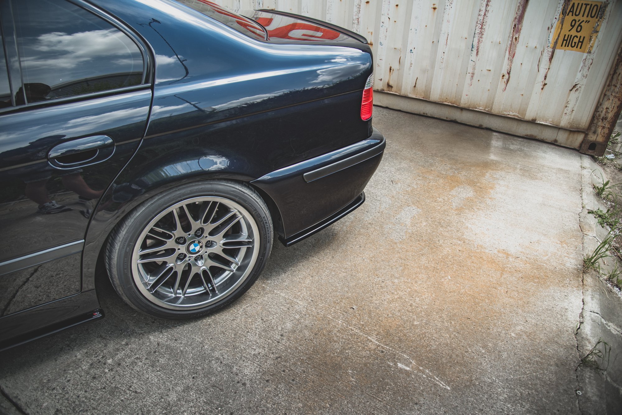 Rear Side Splitters BMW M5 / 5 M-Pack E39 - Image 4