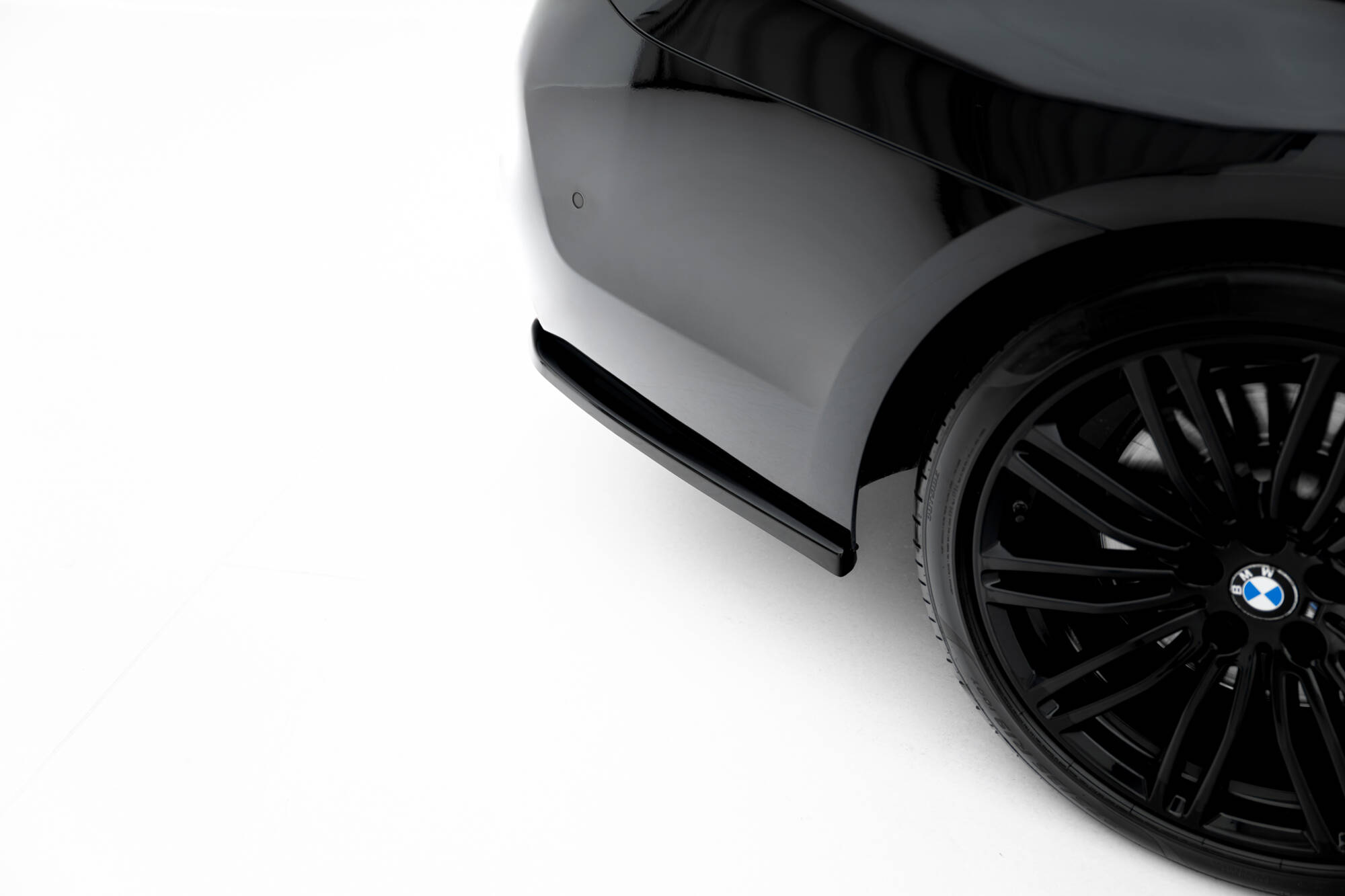 Rear Side Splitters BMW M550i Sedan G30 - Image 3