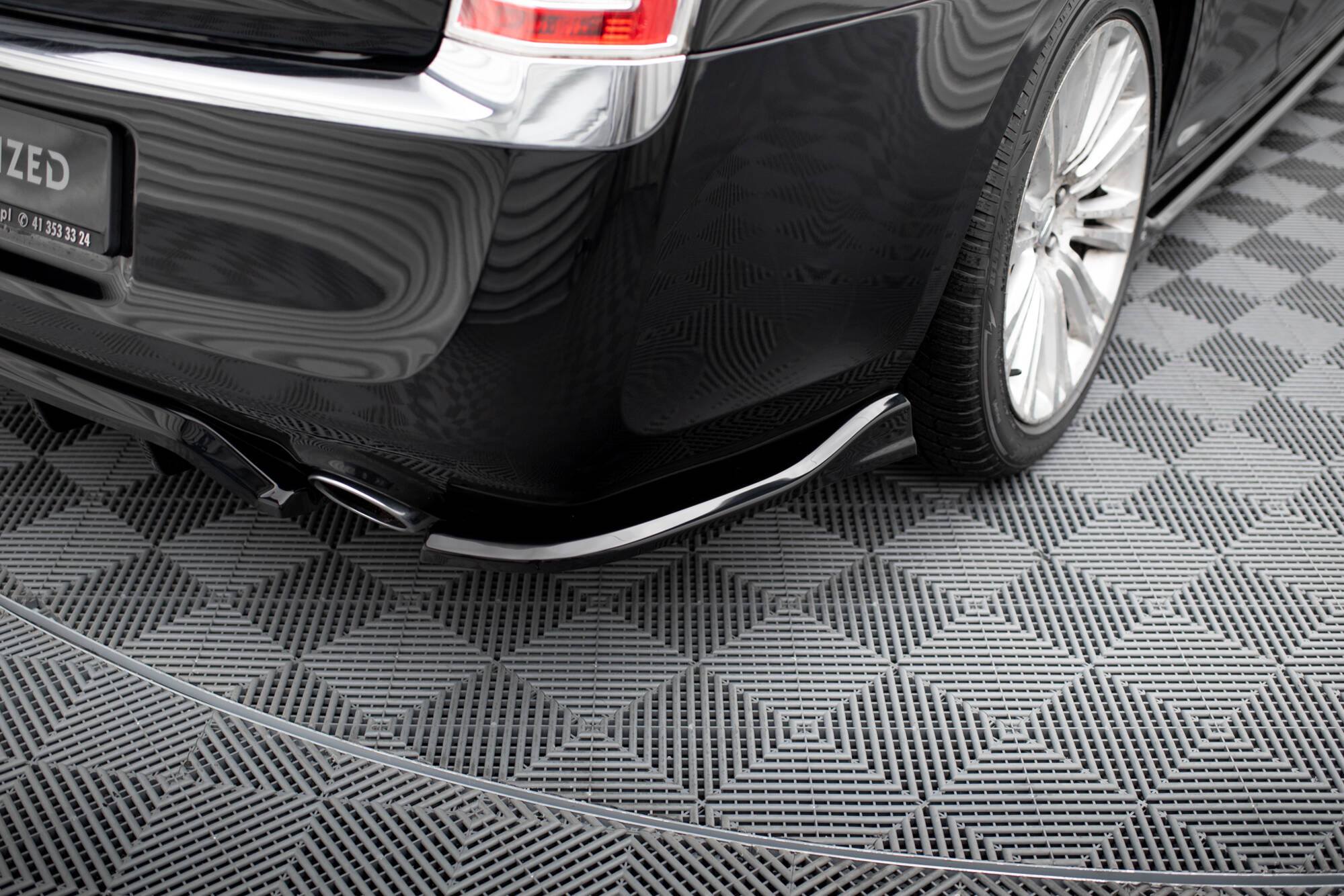 Rear Side Splitters Chrysler 300 Mk2 - Image 2
