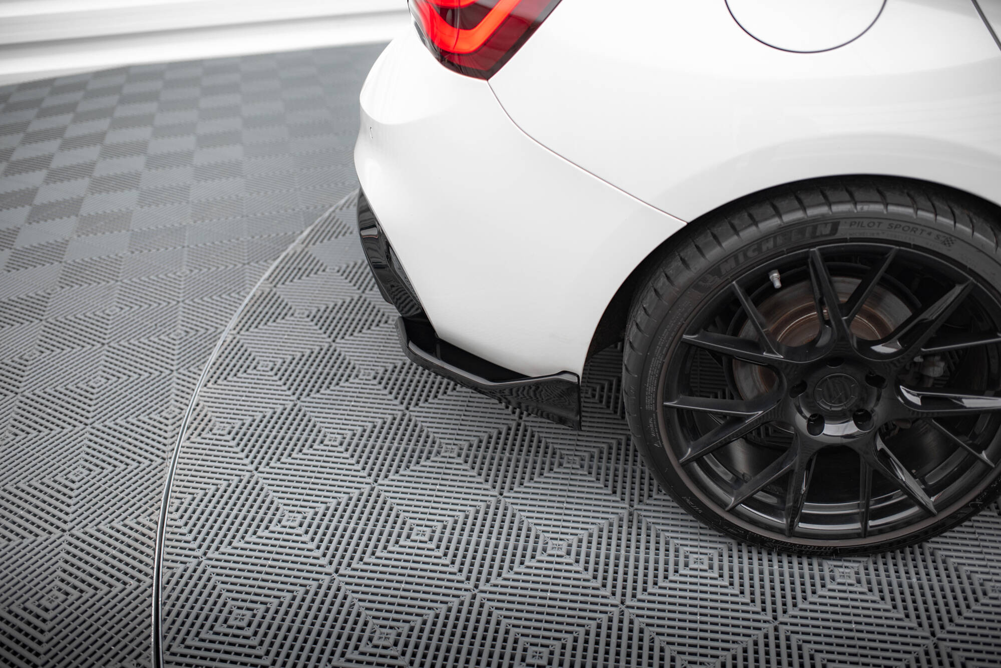 Rear Side Splitters (For rear valance V.3) BMW 1 M-Pack / M140i F20 Facelift - Image 3
