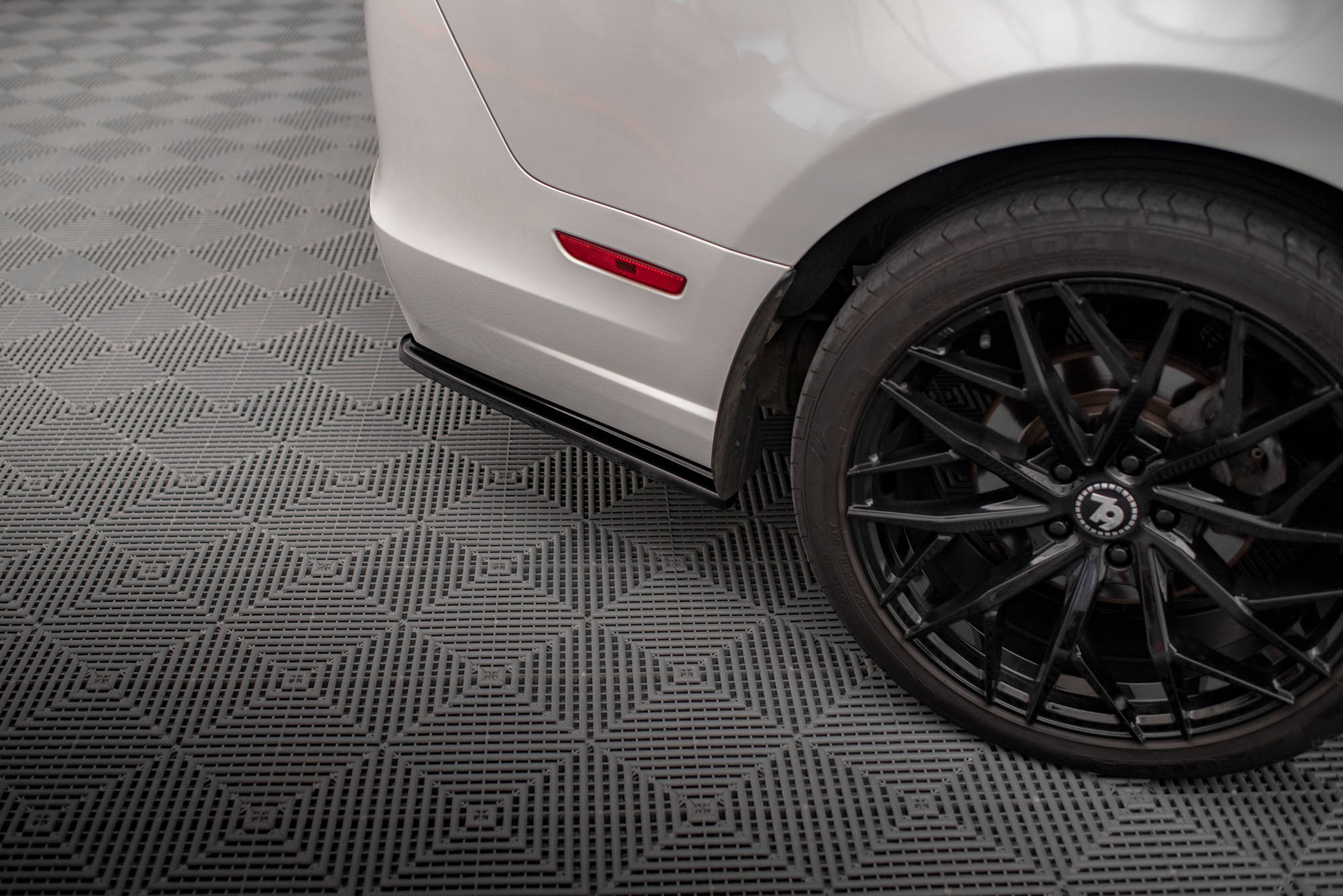 Rear Side Splitters Ford Mustang Mk5 Facelift - Image 3