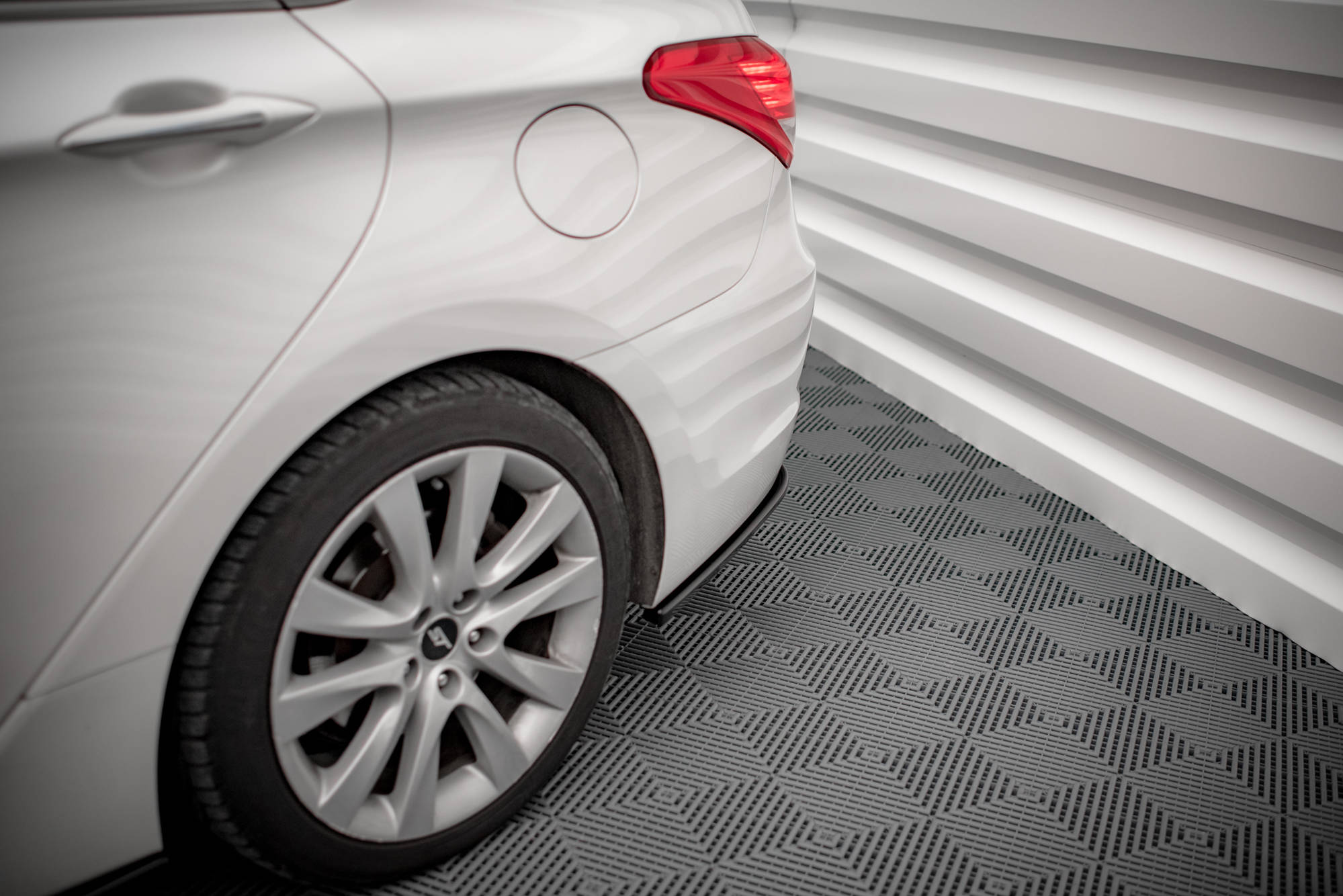 Rear Side Splitters Hyundai I40 Mk1 - Image 3