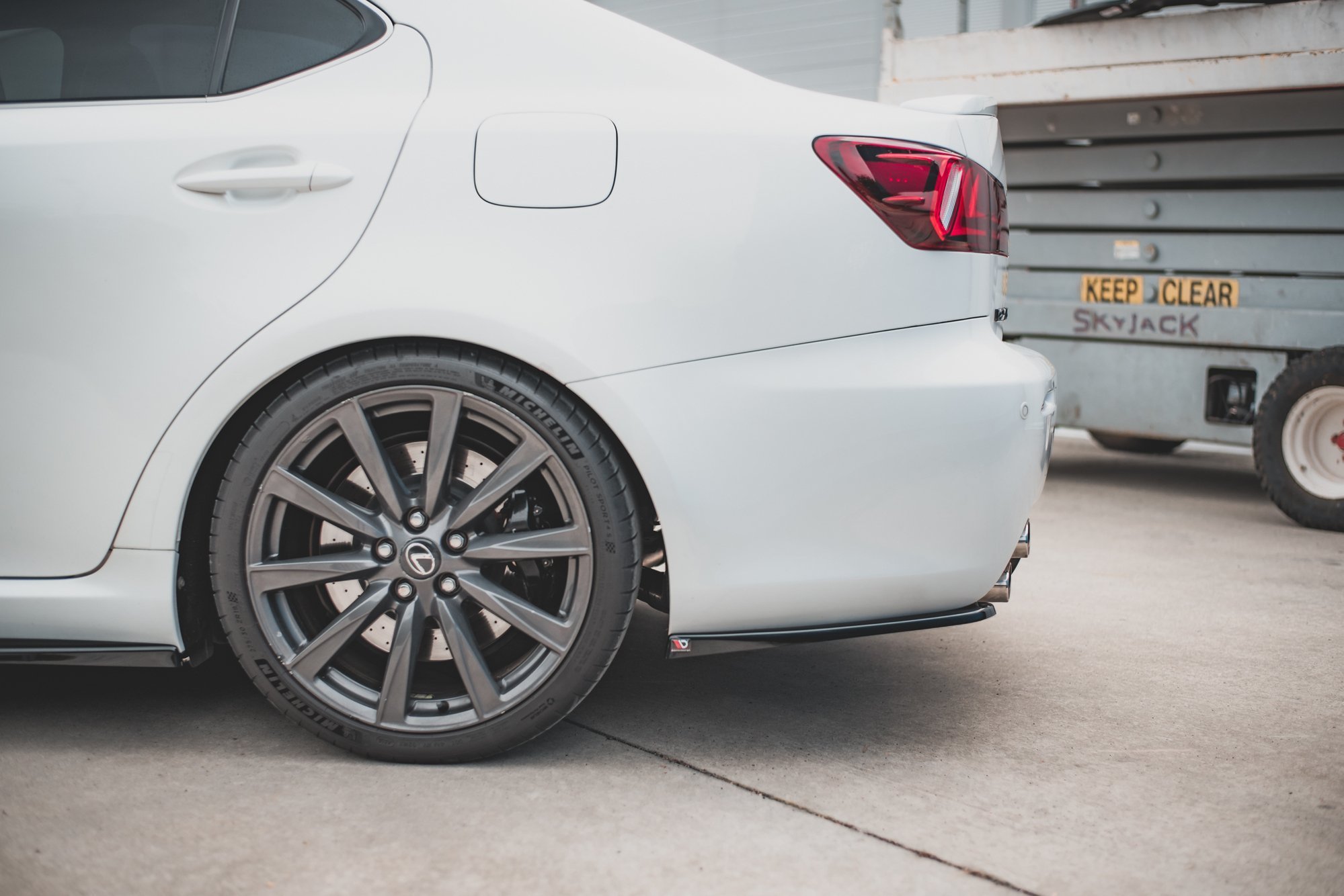 Rear Side Splitters Lexus IS F Mk2 - Image 2
