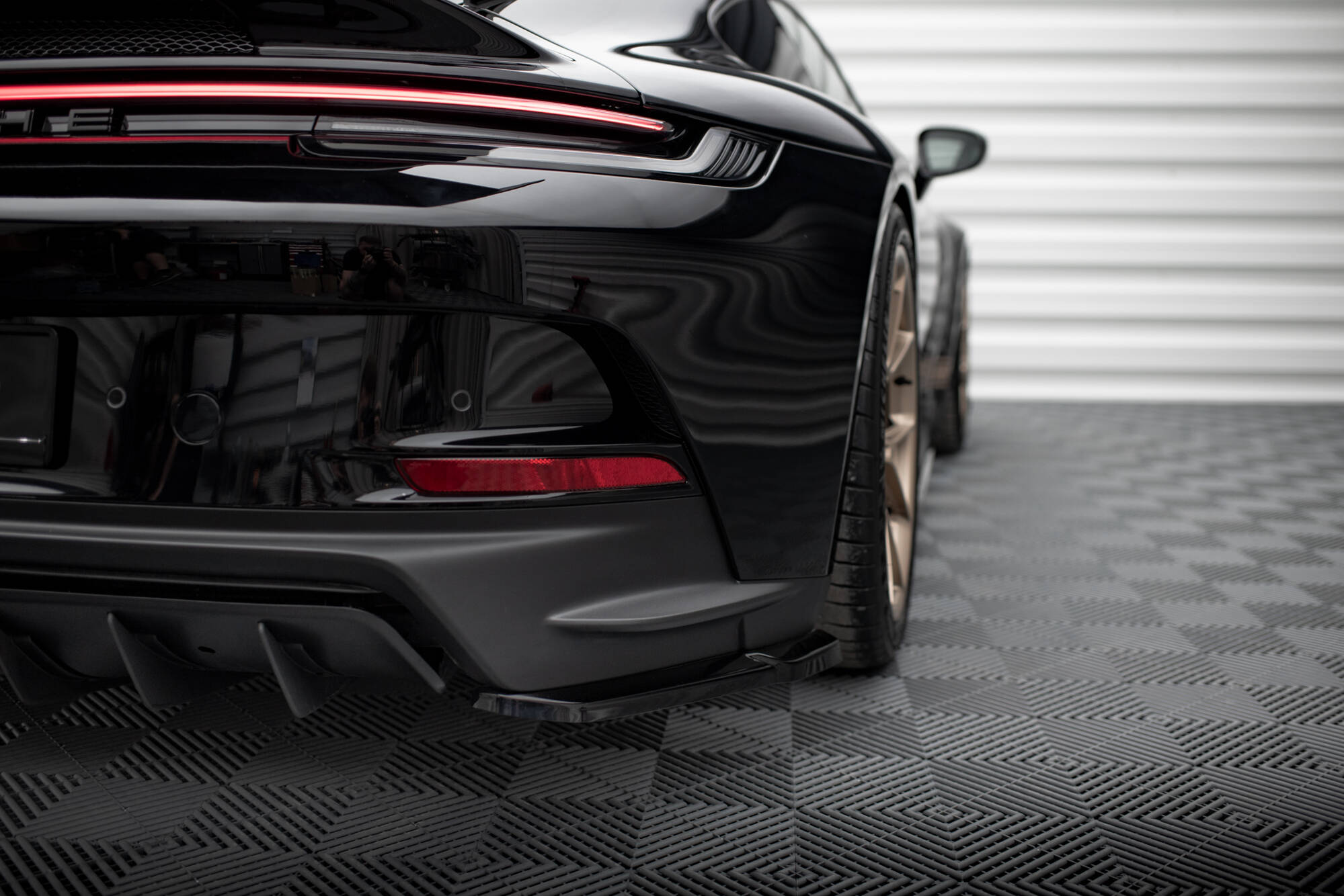 Rear Side Splitters Porsche 911 992 GT3 - Image 4
